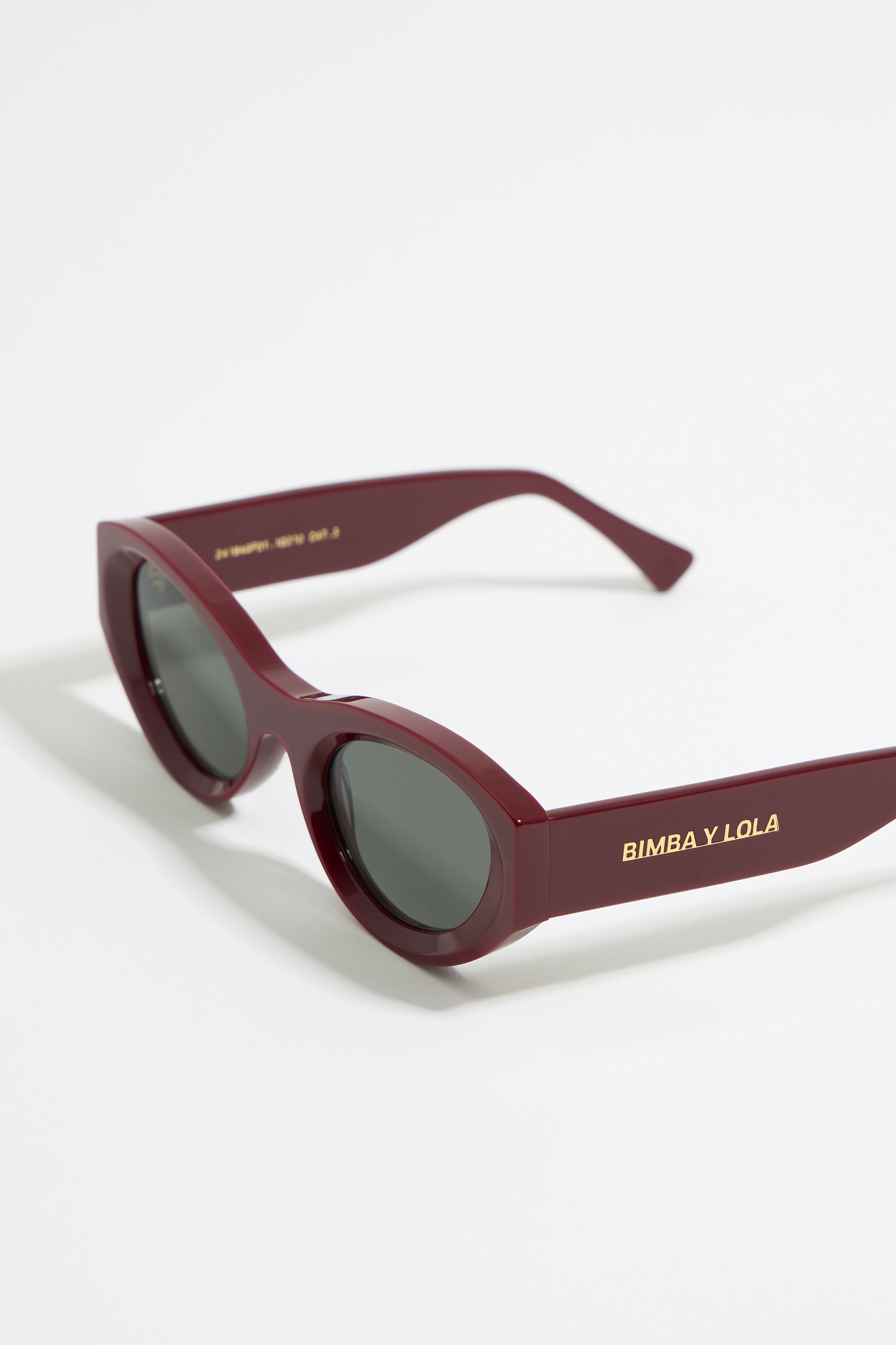 Burgundy cat-eye sunglasses