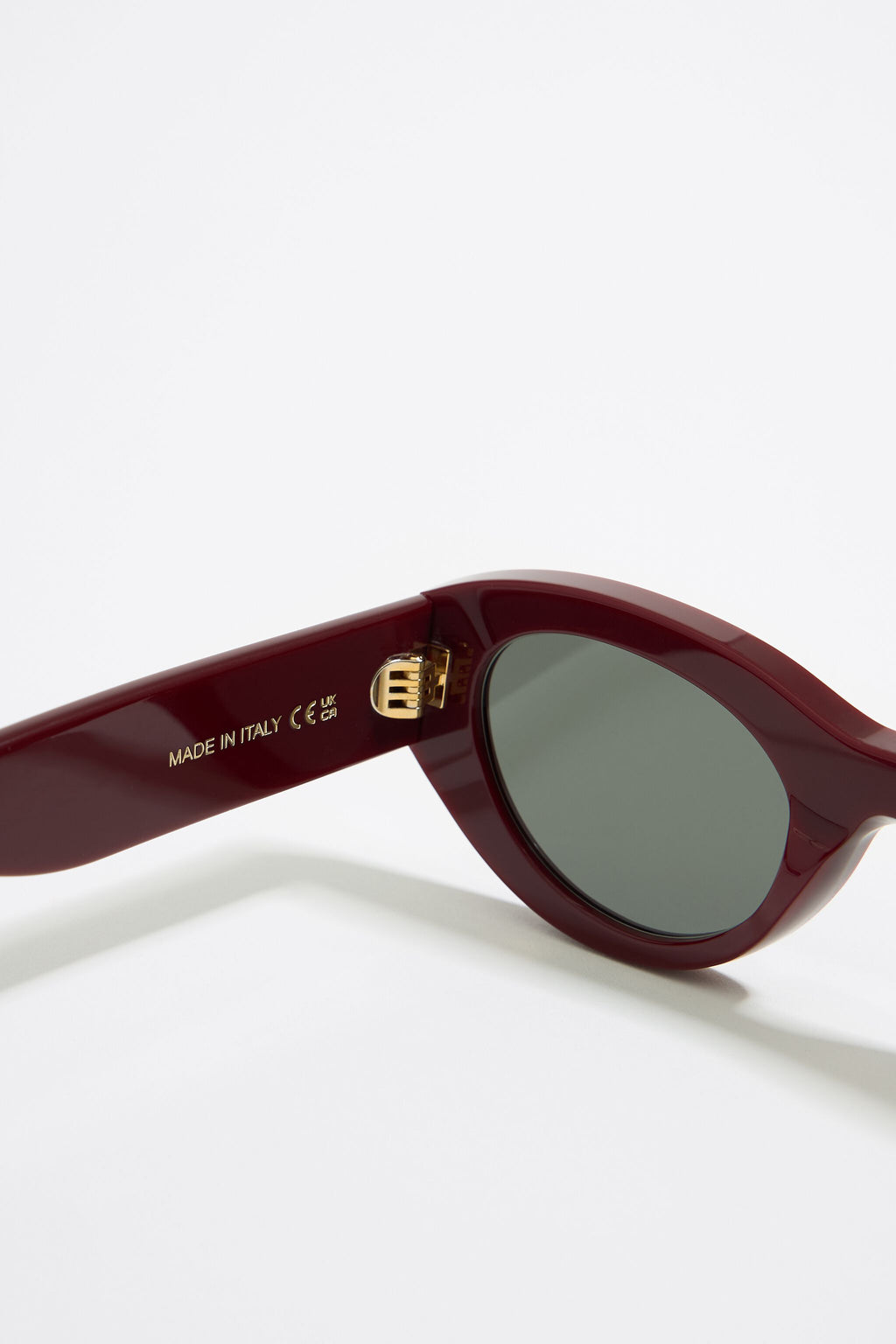 Burgundy cat-eye sunglasses