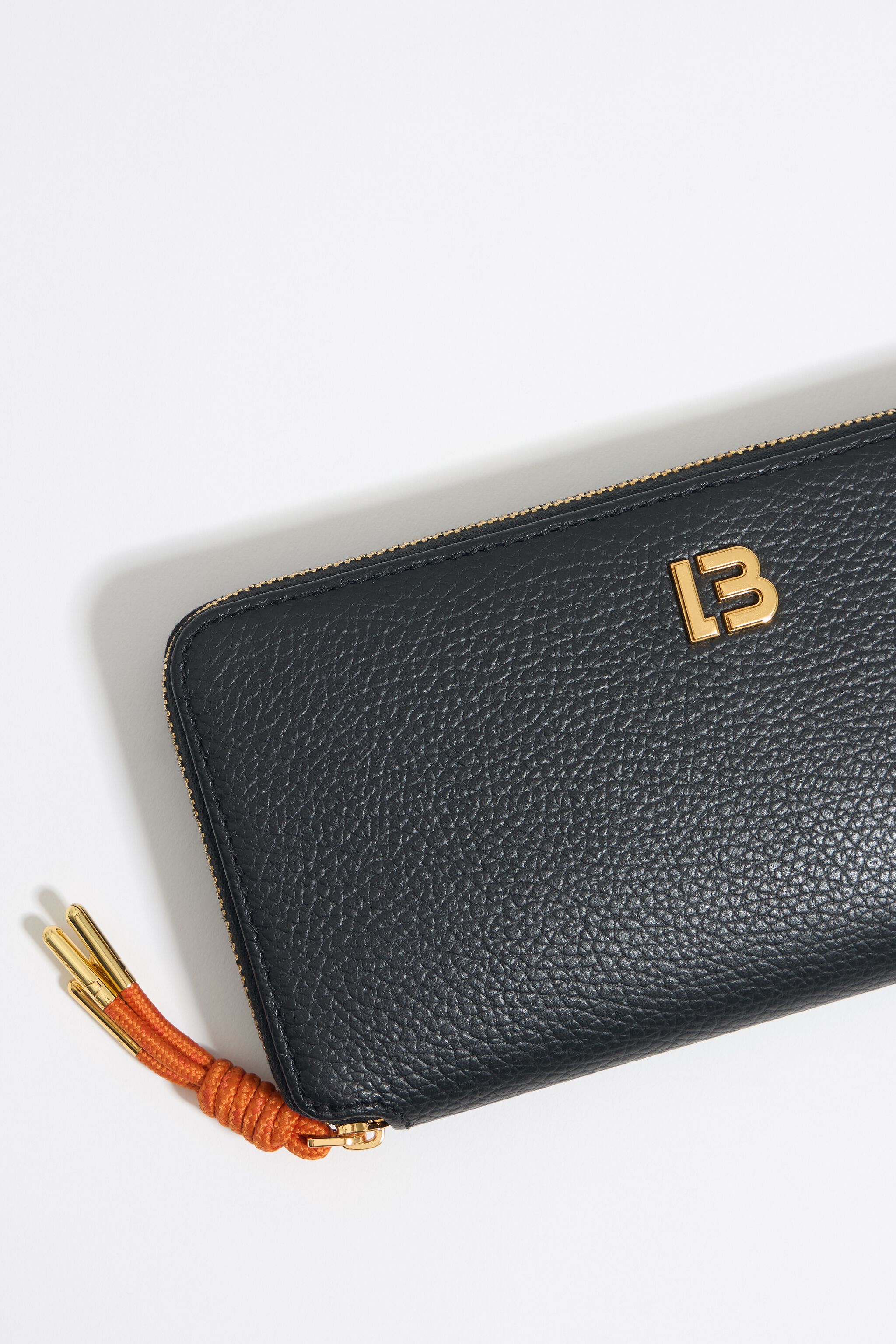 Black leather horizontal with zip wallet