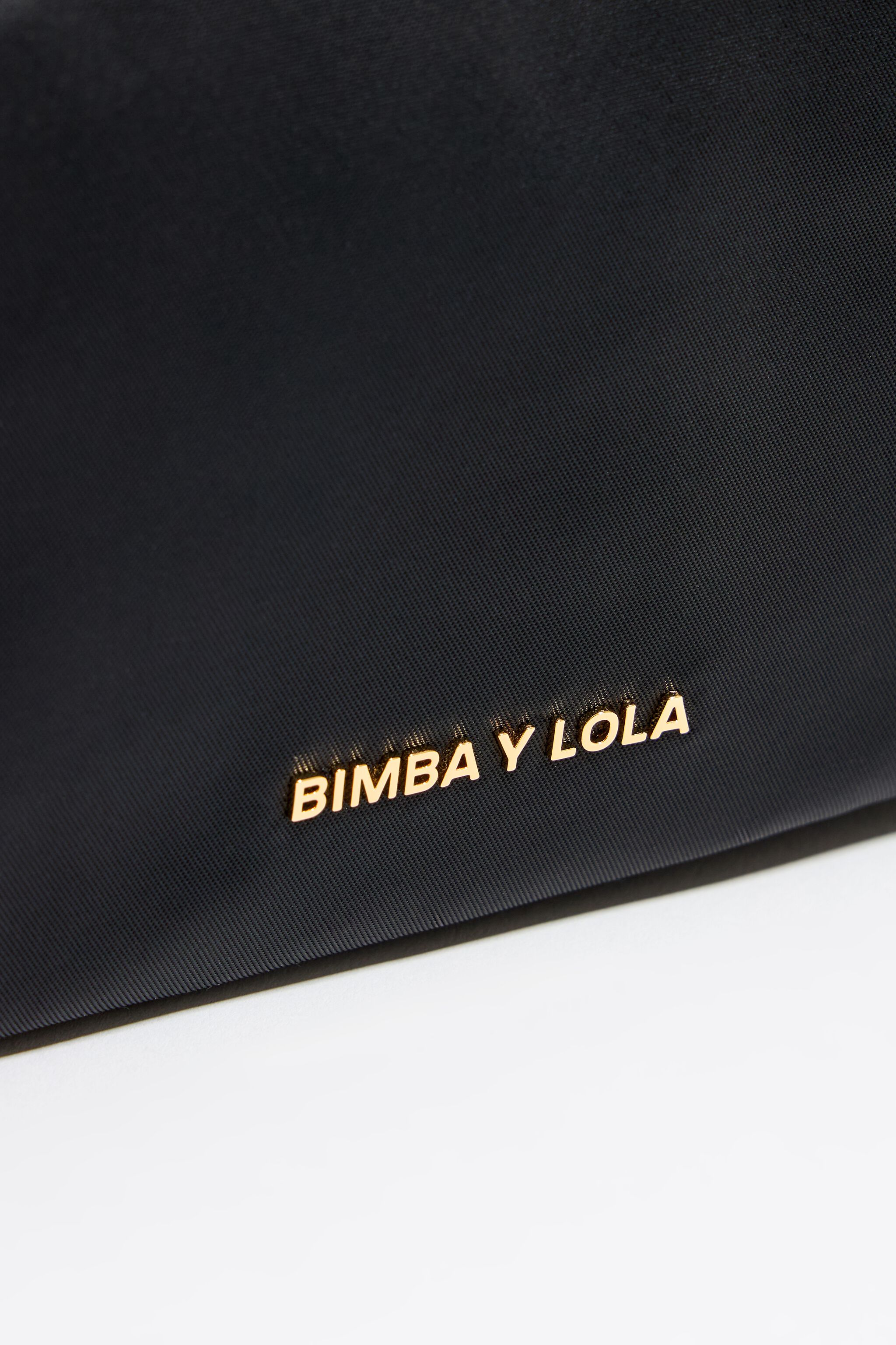 Medium black nylon make-up case