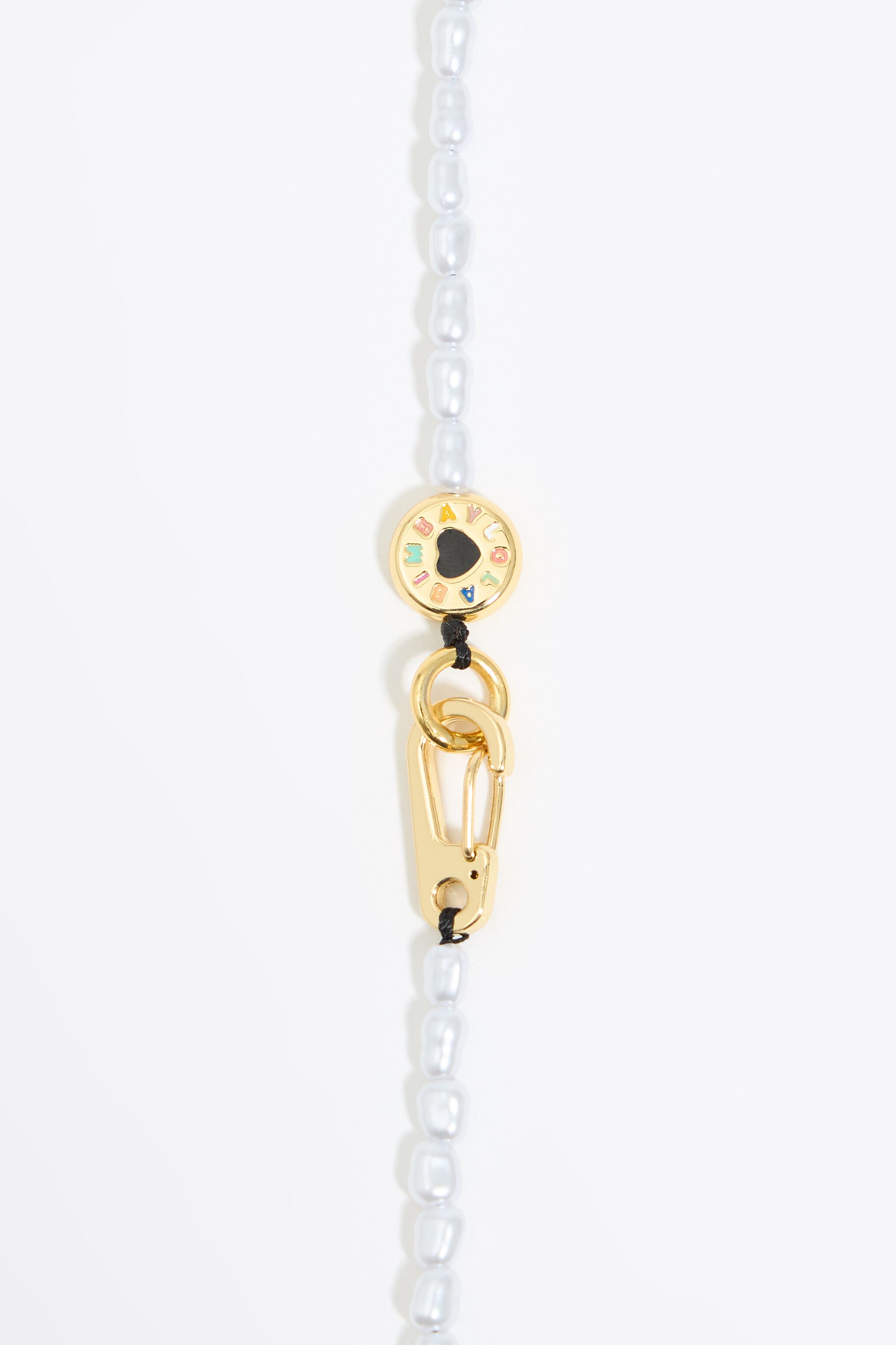 Logo and pearls necklace