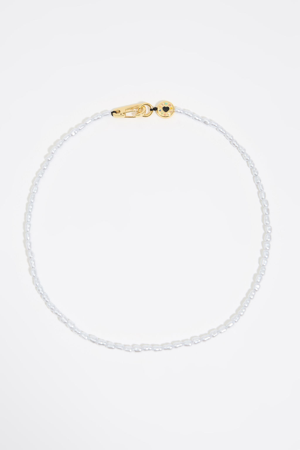 Logo and pearls necklace