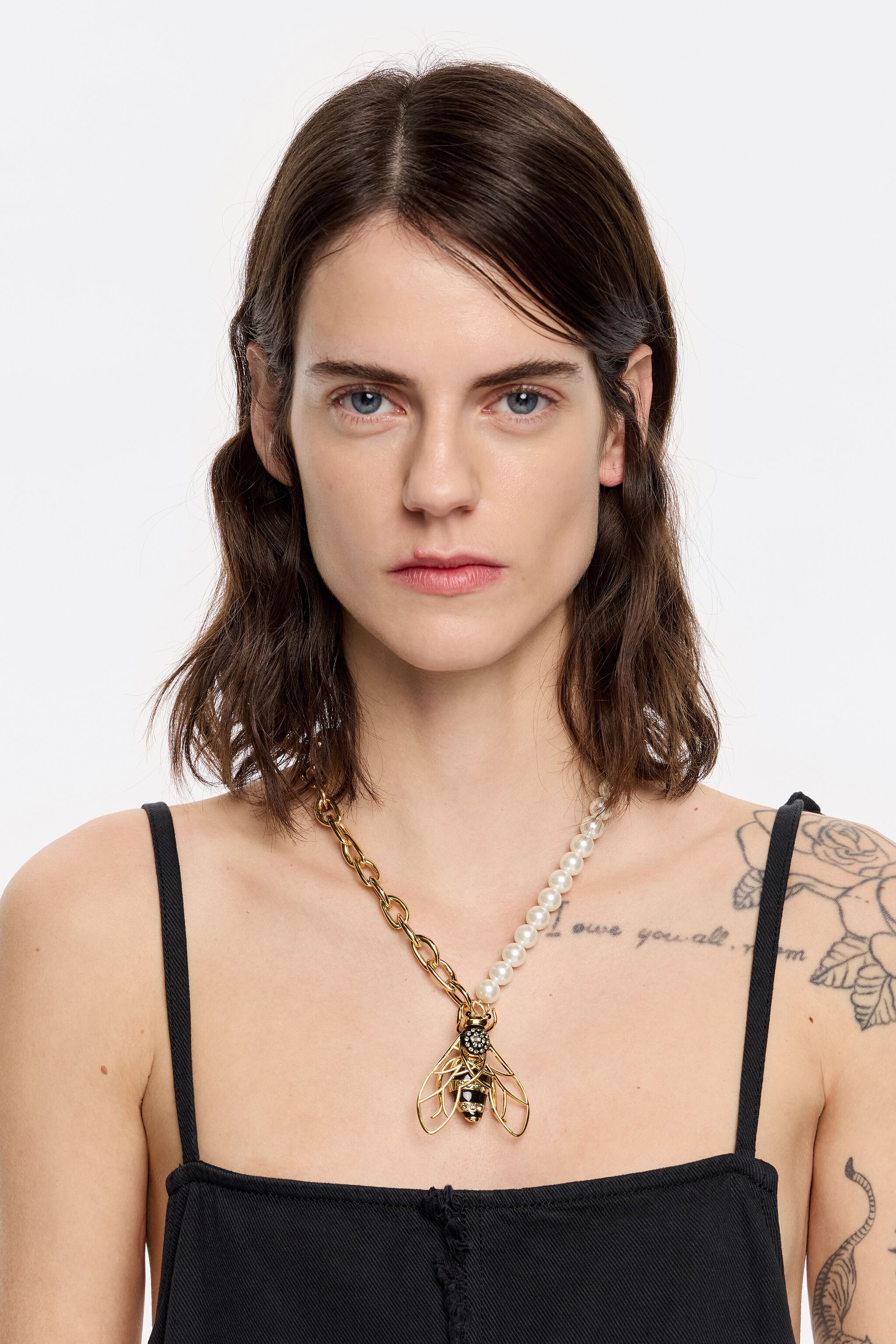 Black bee and pearls chain necklace