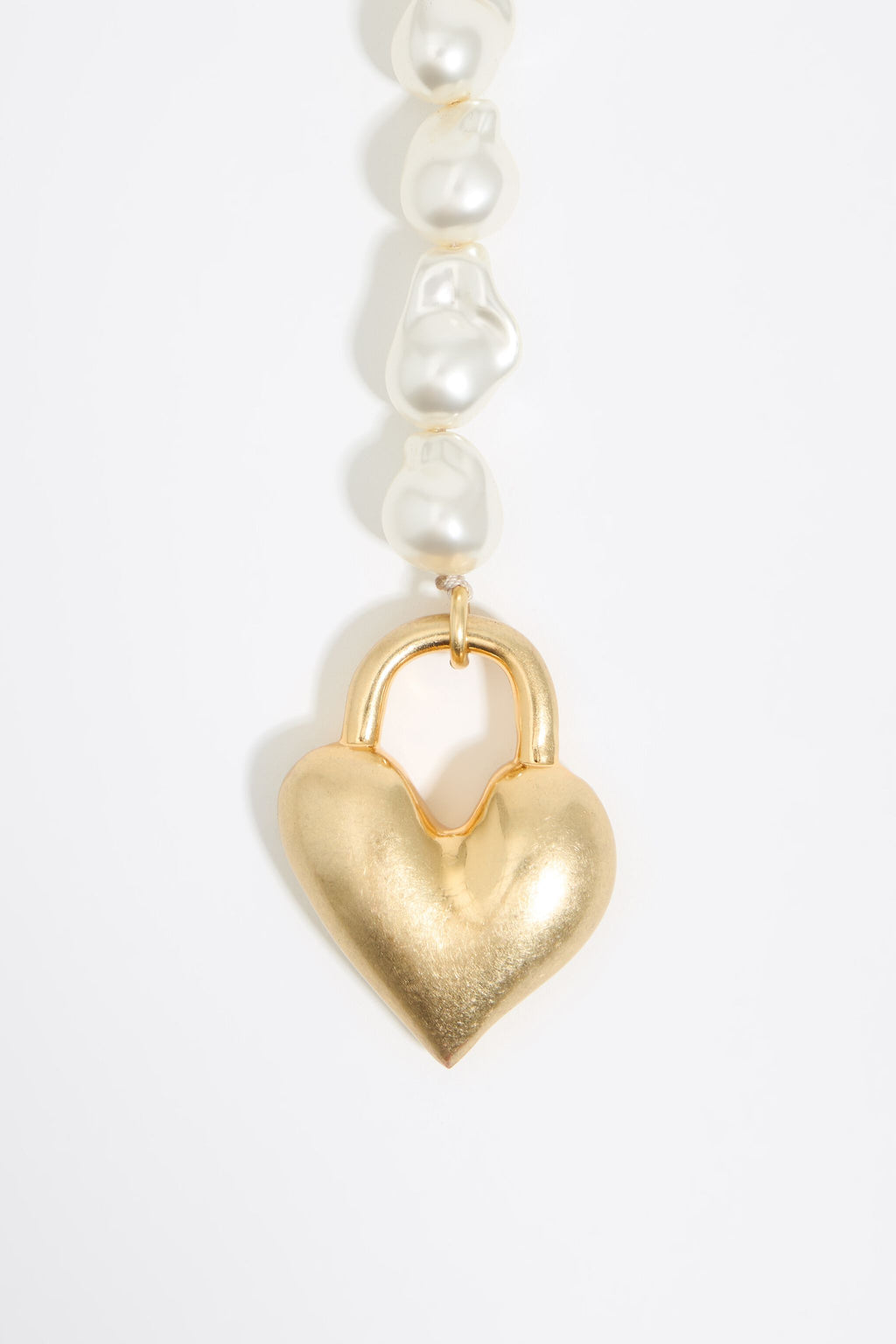 Necklace with pearls and a heart in matte gold