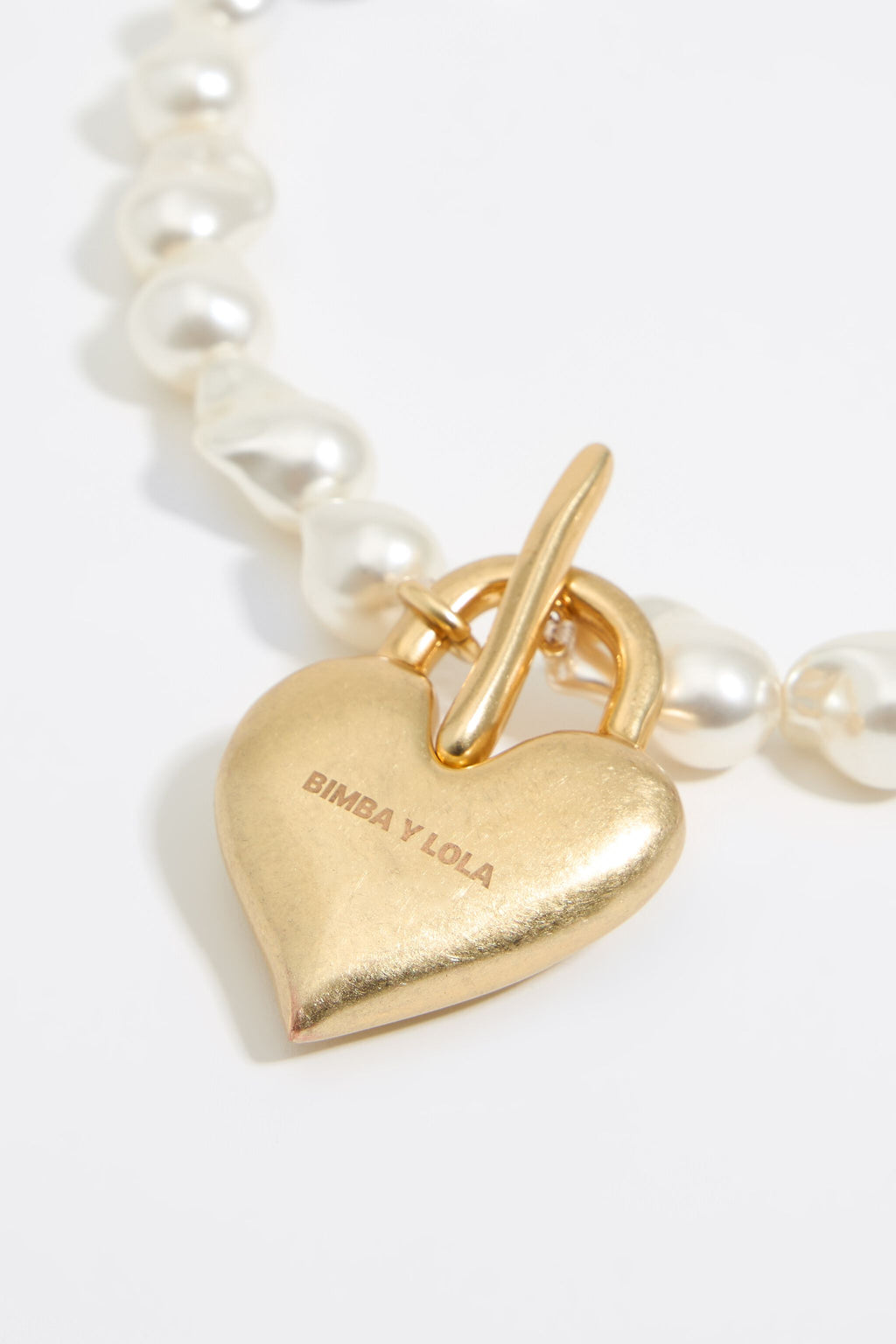 Necklace with pearls and a heart in matte gold