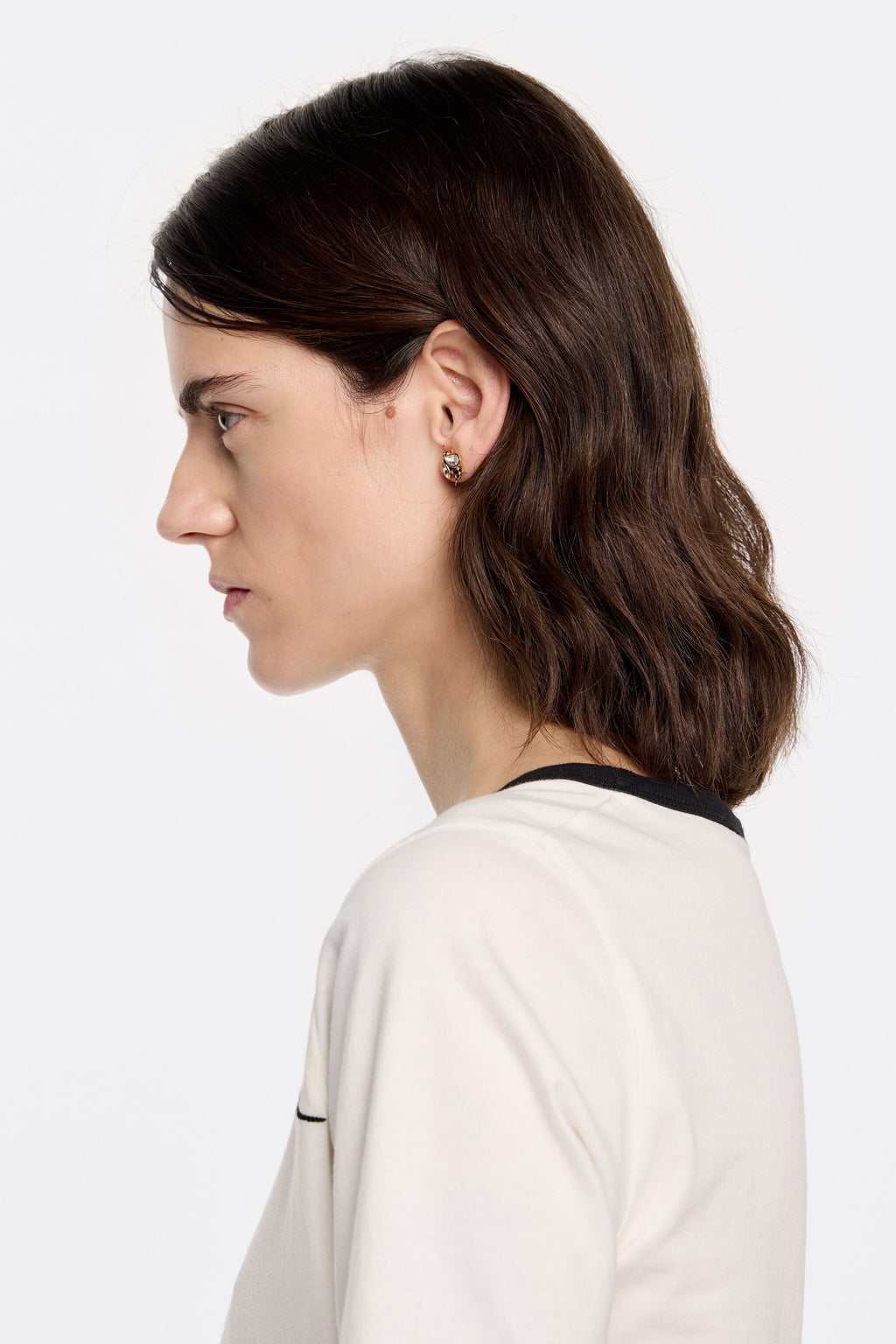 Black bee and crystals mini earrings