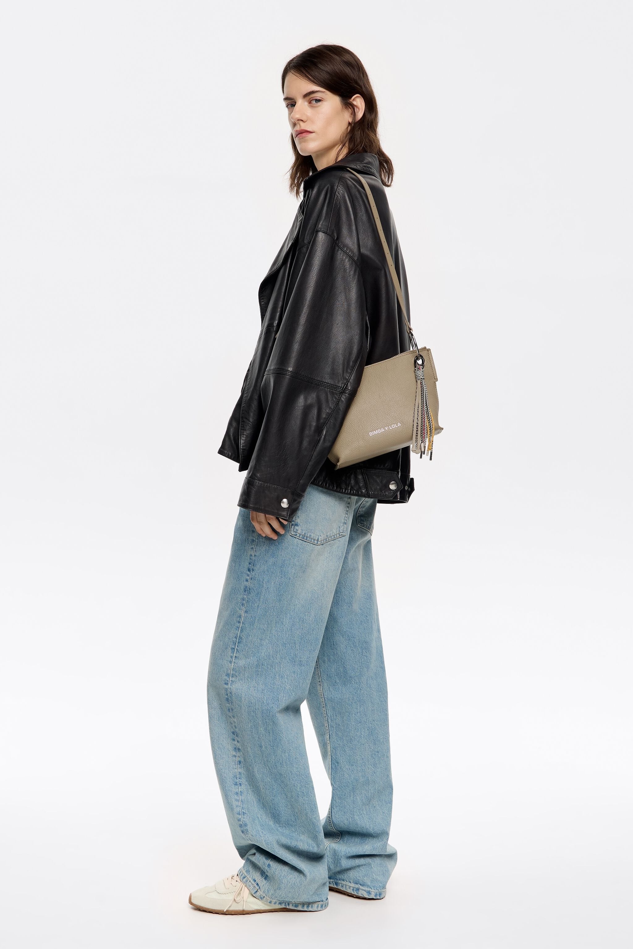 Medium taupe leather trapezium bag