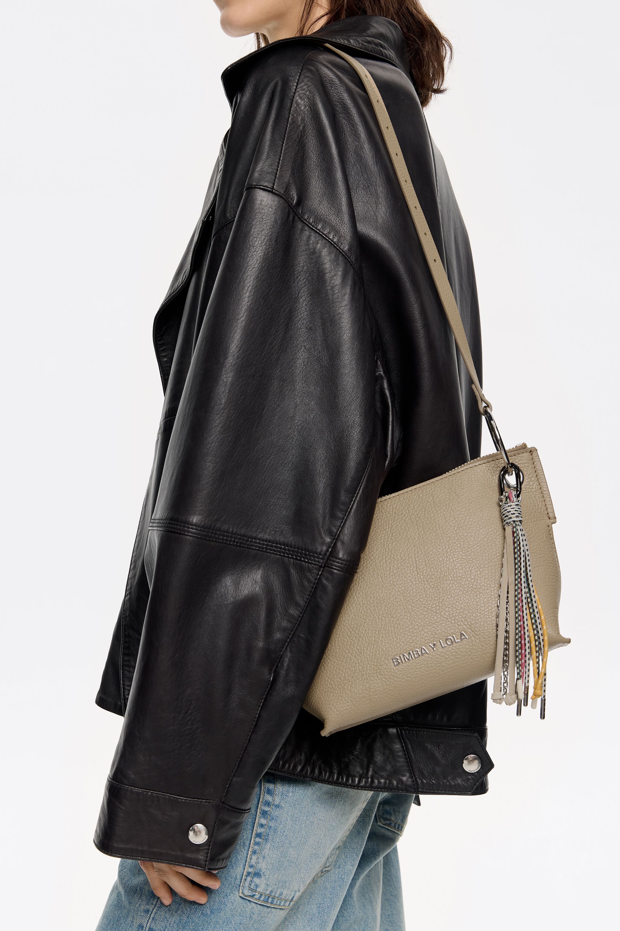 Medium taupe leather trapezium bag