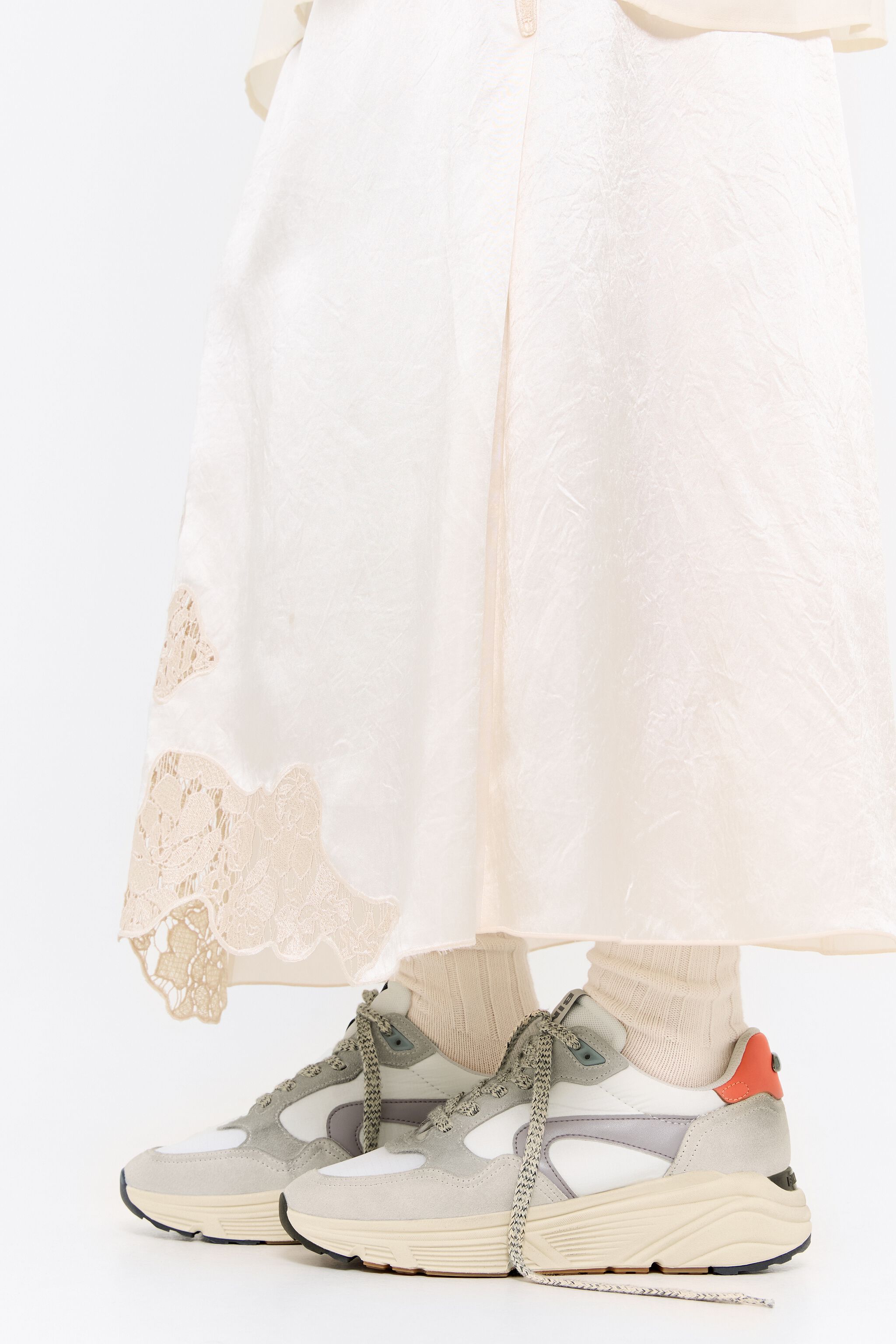 White 13 12 jogger sneaker