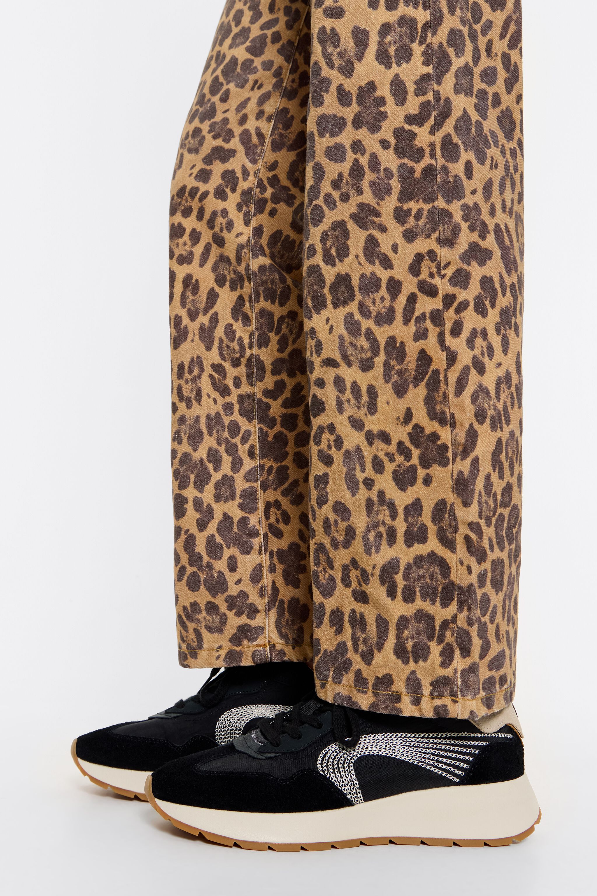 Black 13 22 lifestyle sneaker