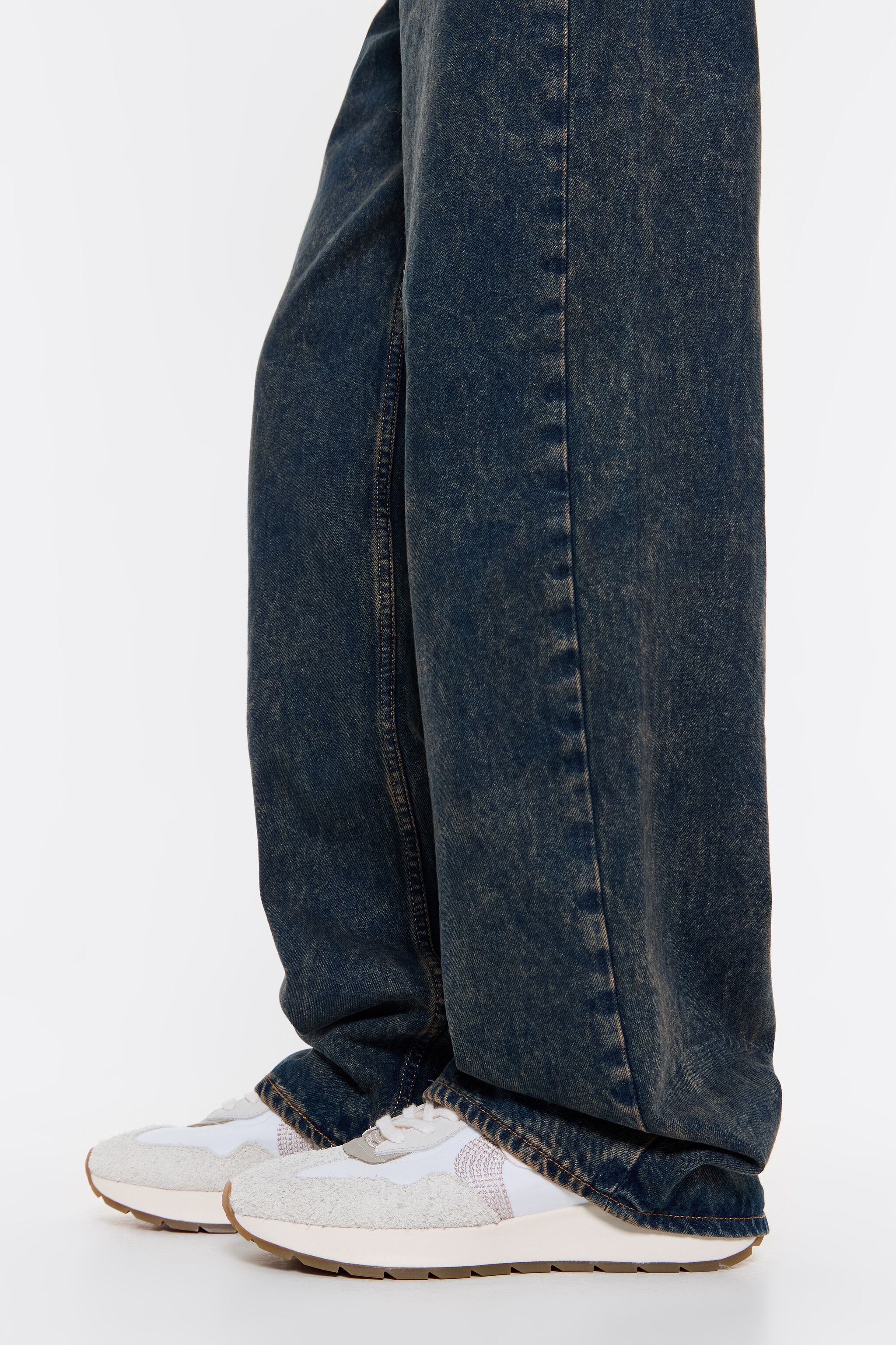 White 13 22 lifestyle sneaker