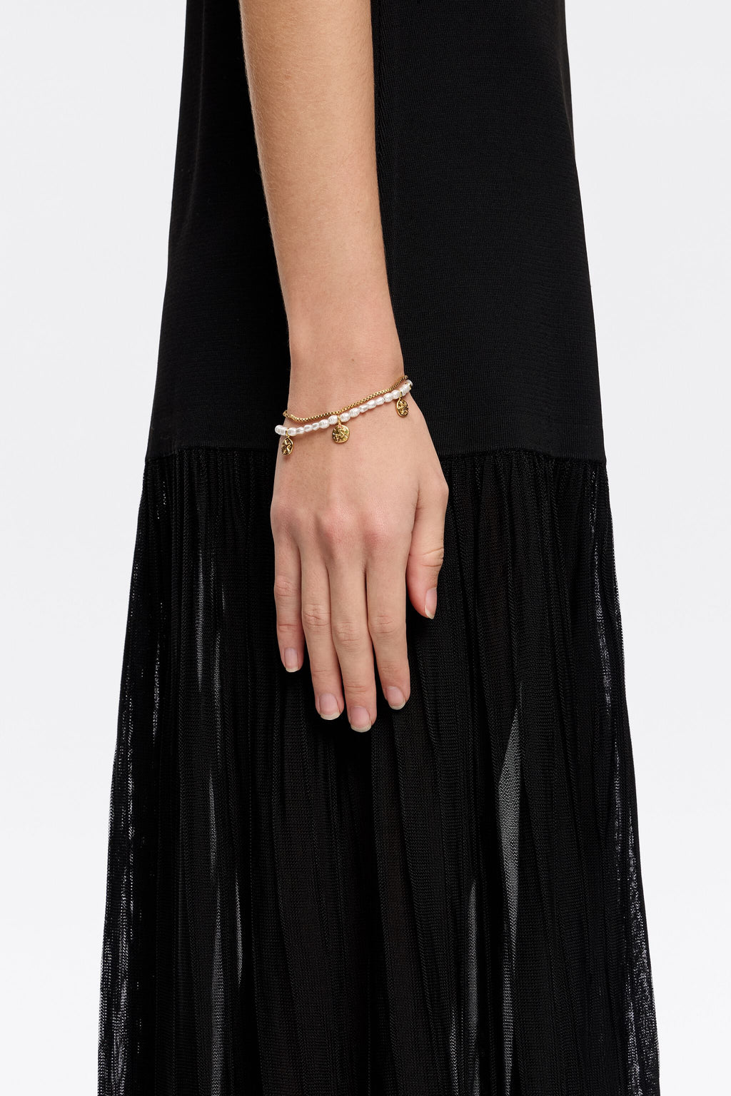 Coin logo pearl bracelet