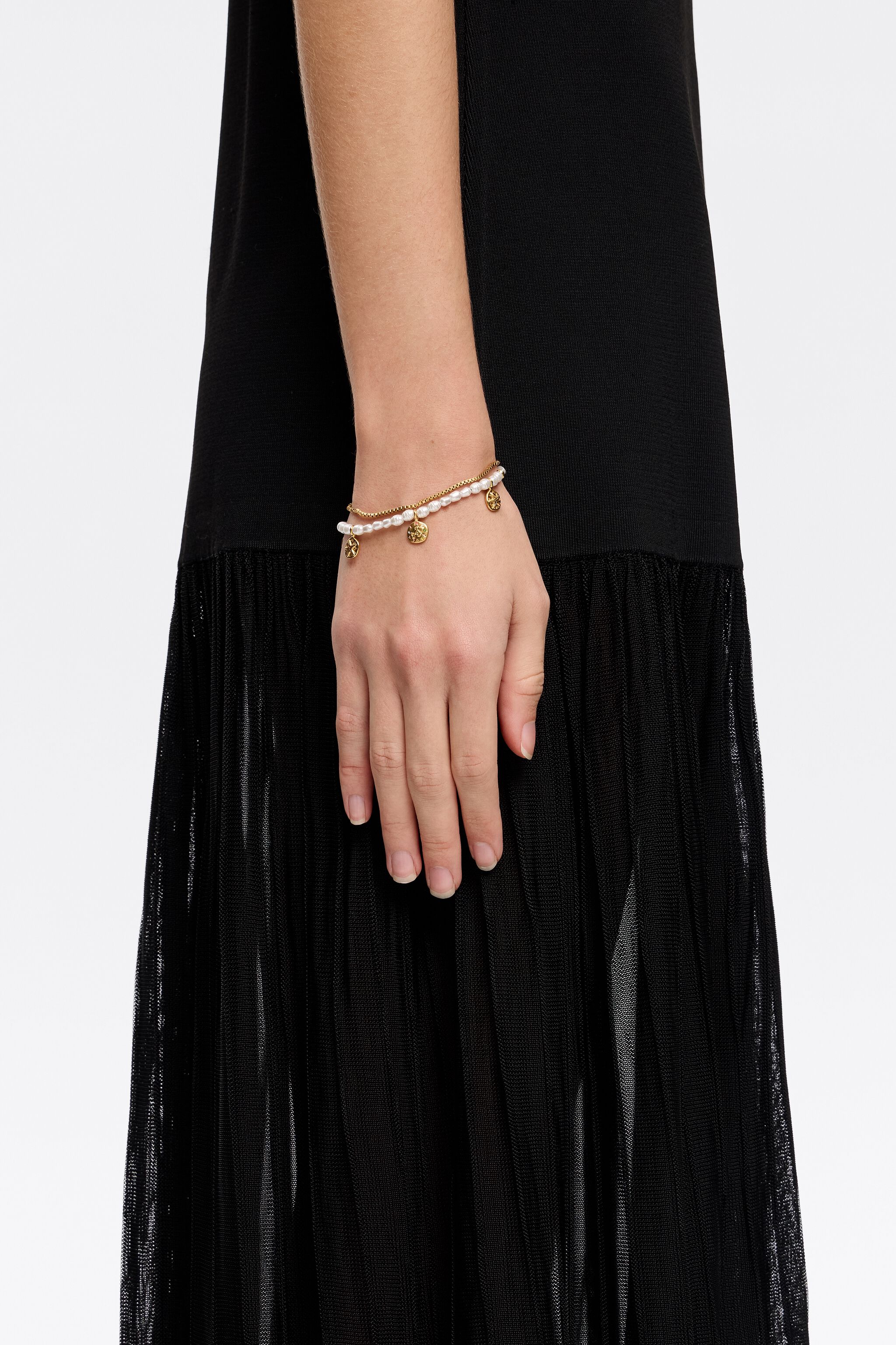 Coin logo pearl bracelet