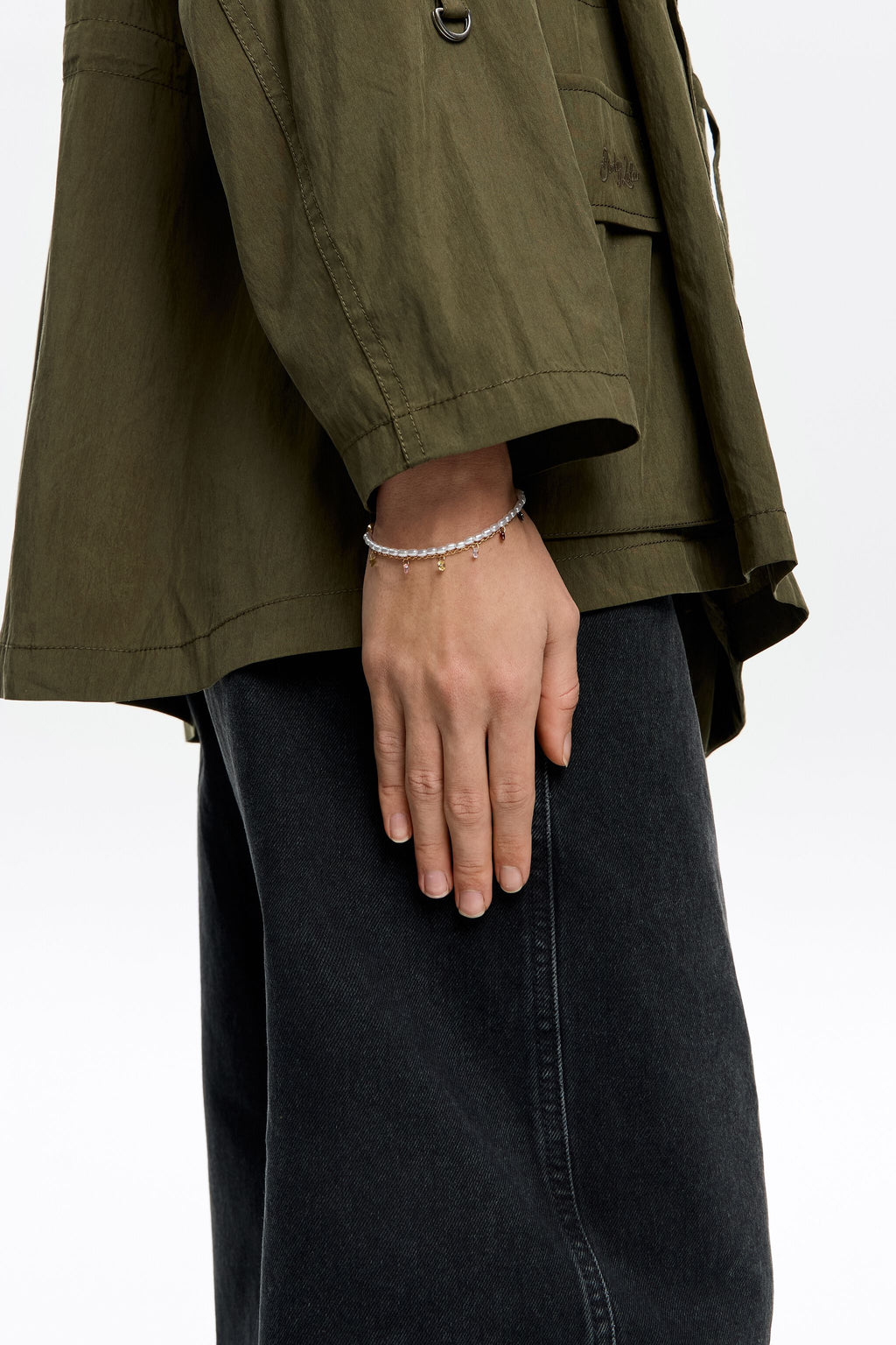 Pearls and crystals logo heart bracelet