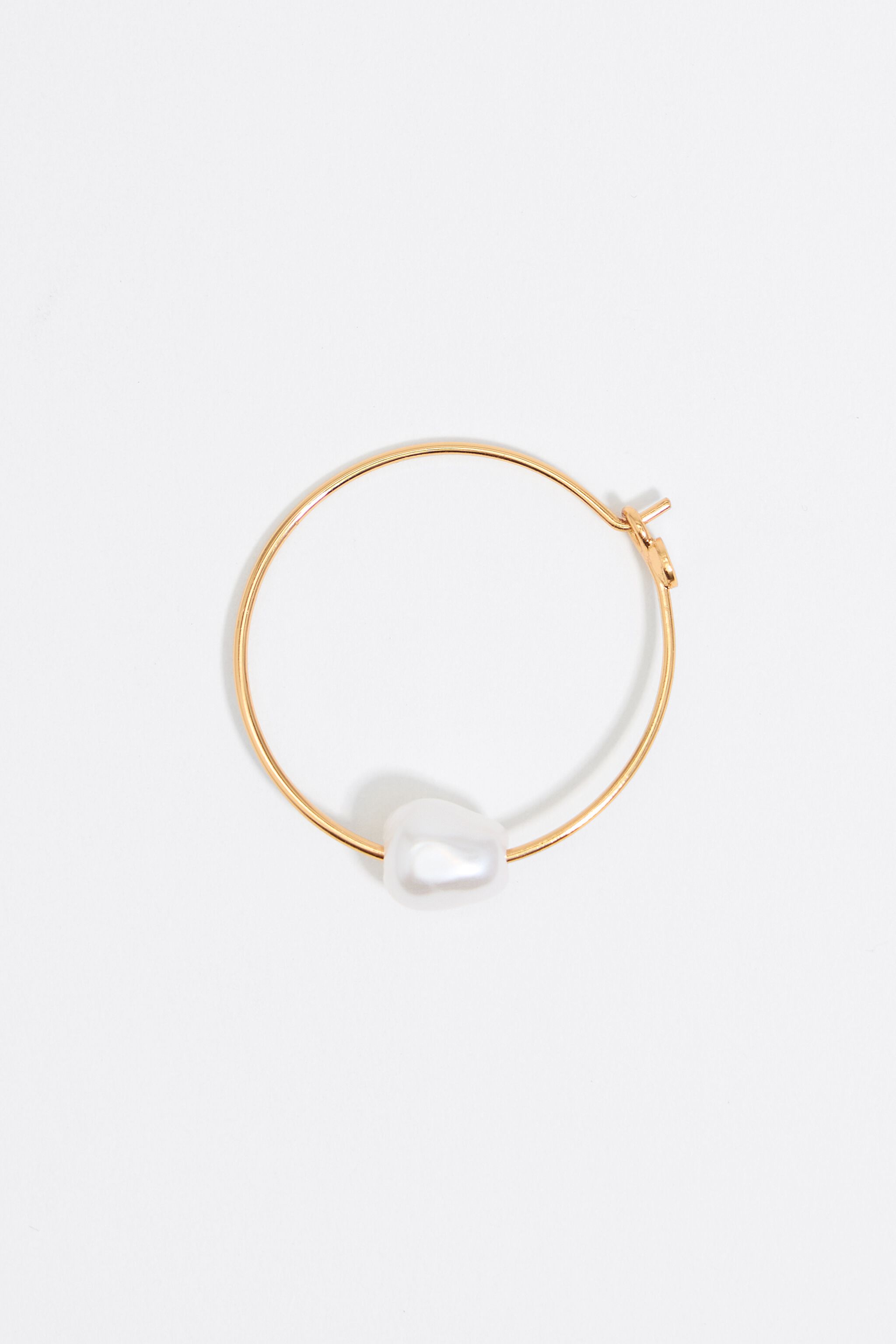 Pearl golden hoop earrings