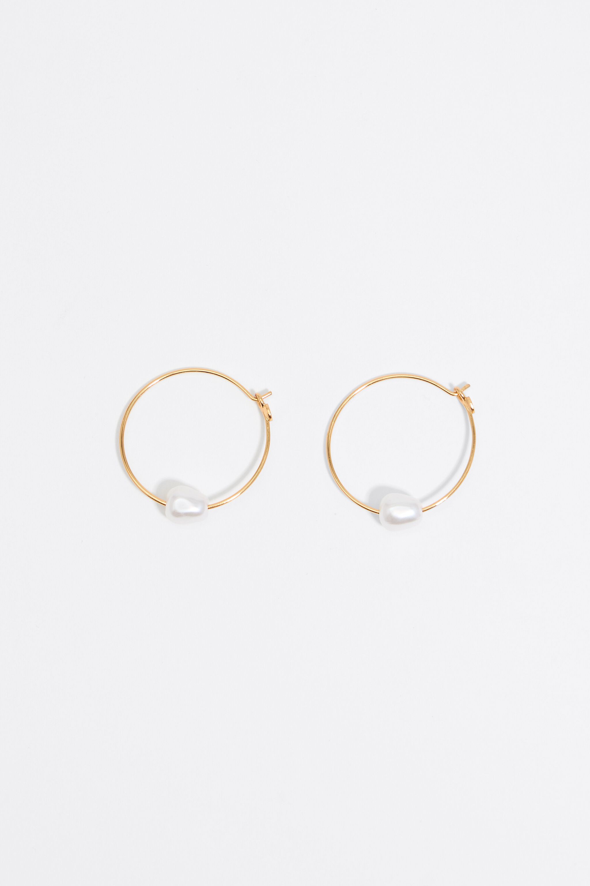 Pearl golden hoop earrings