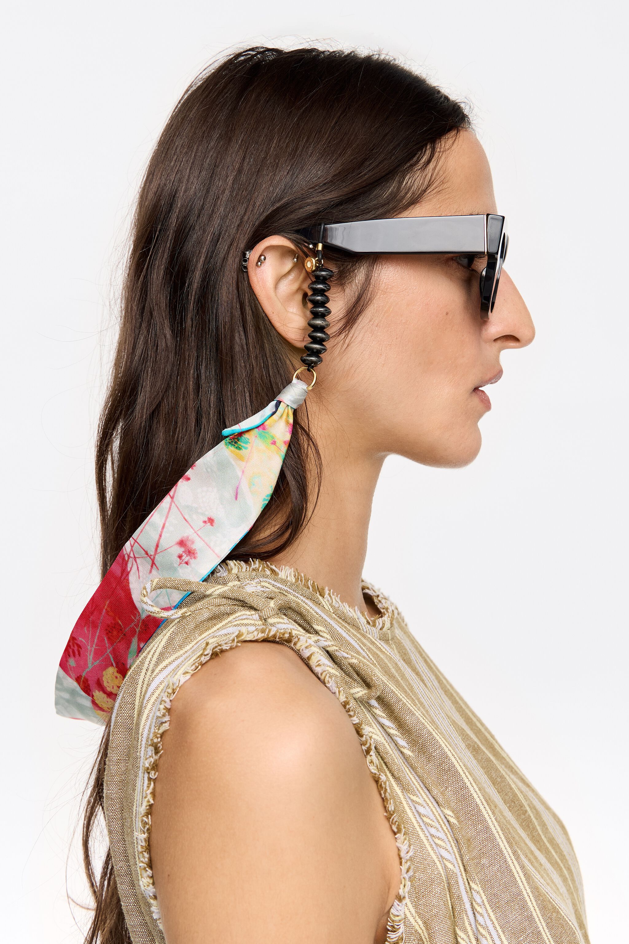 Pink scarf glasses hanger