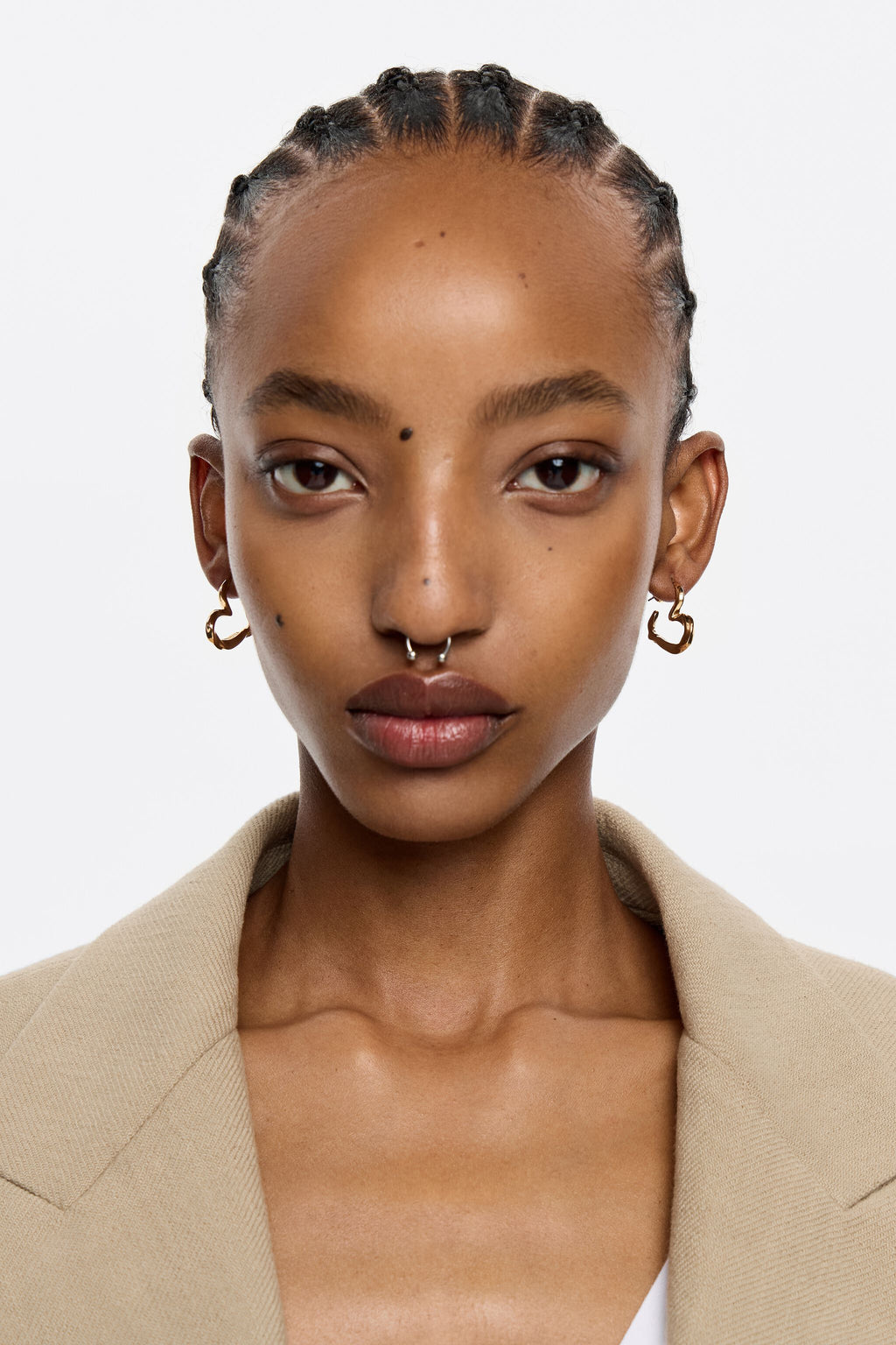 Textured gold heart hoop earrings