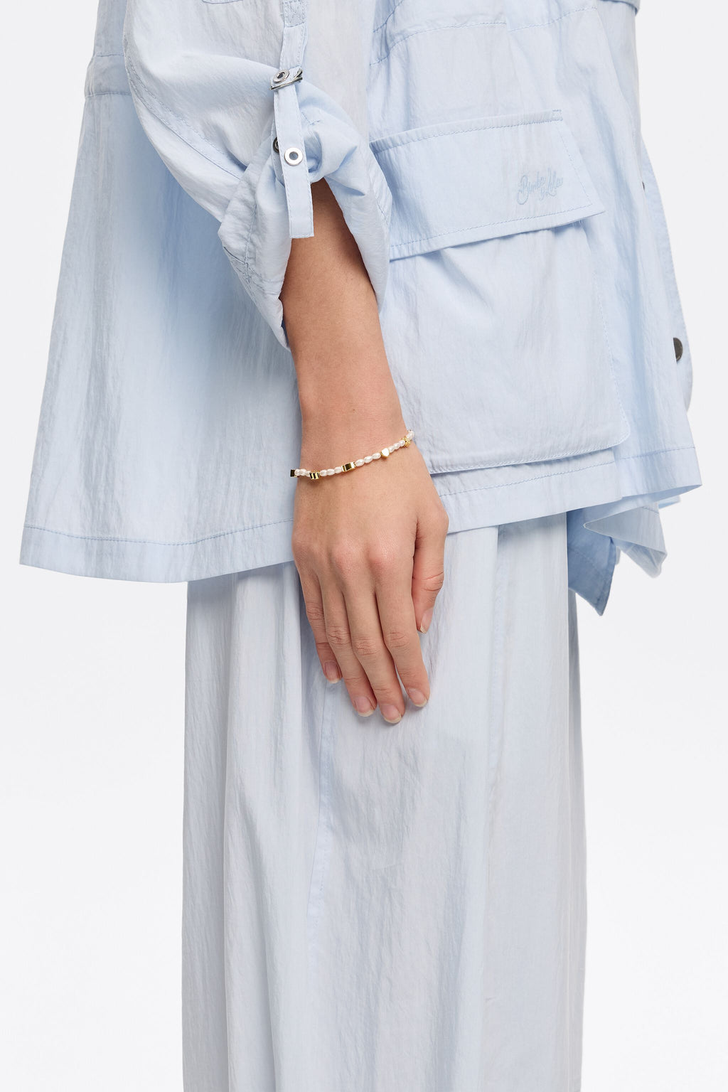 Gold marine motifs and pearl bracelet