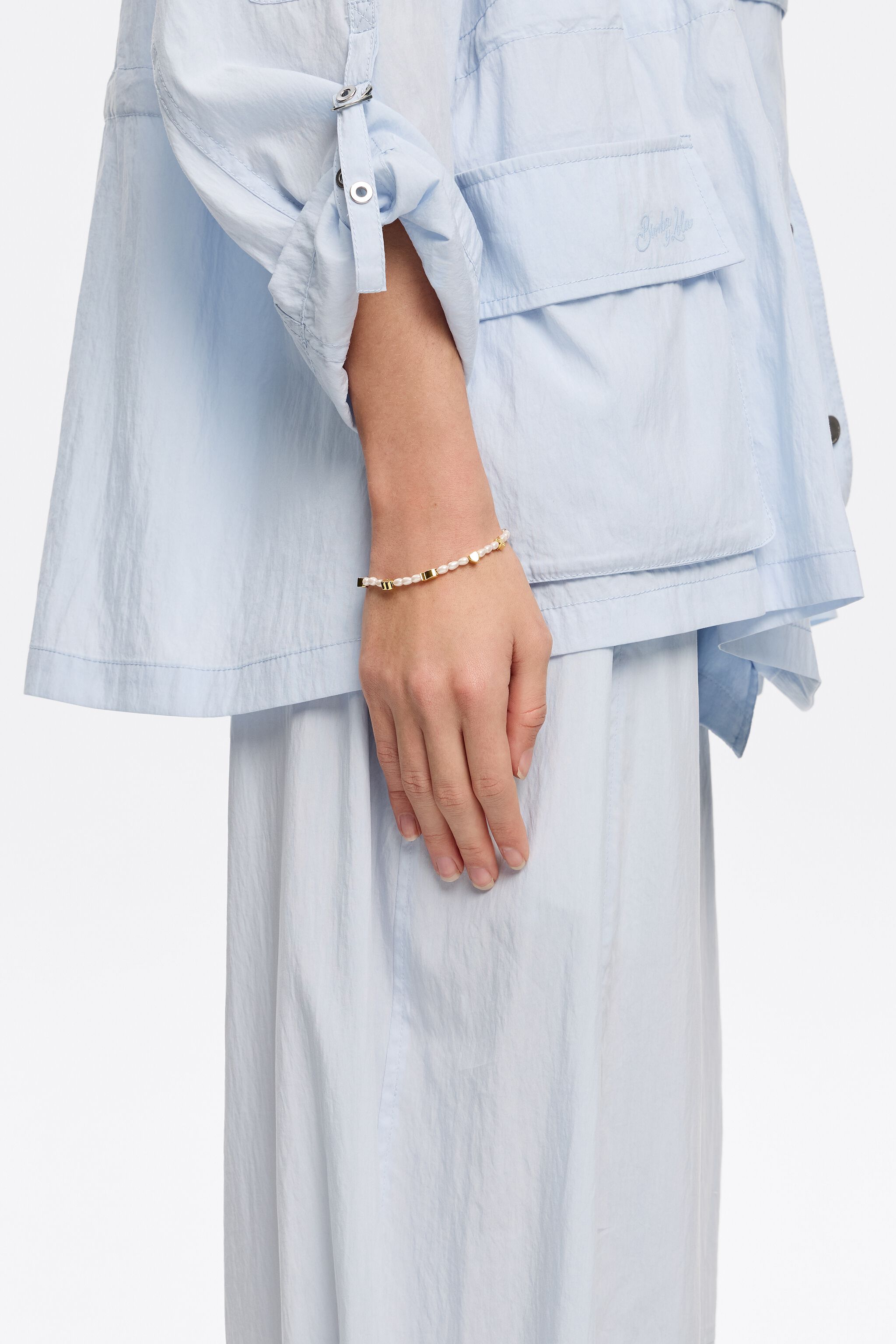 Gold marine motifs and pearl bracelet