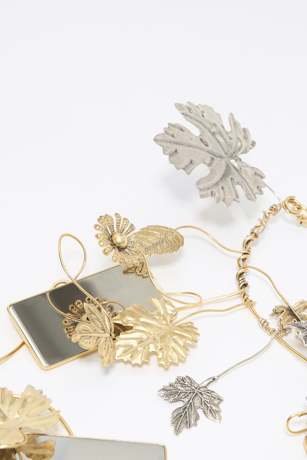 Gold leaves and mirrors necklace