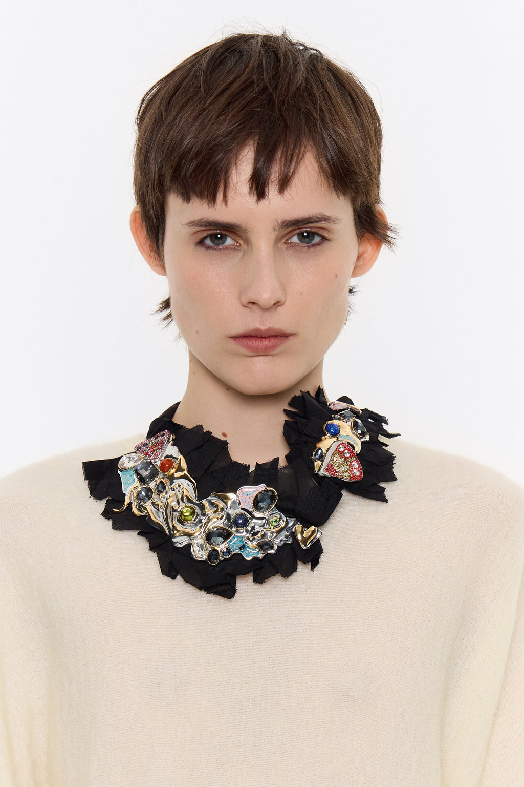 Textured silver and crystals necklace