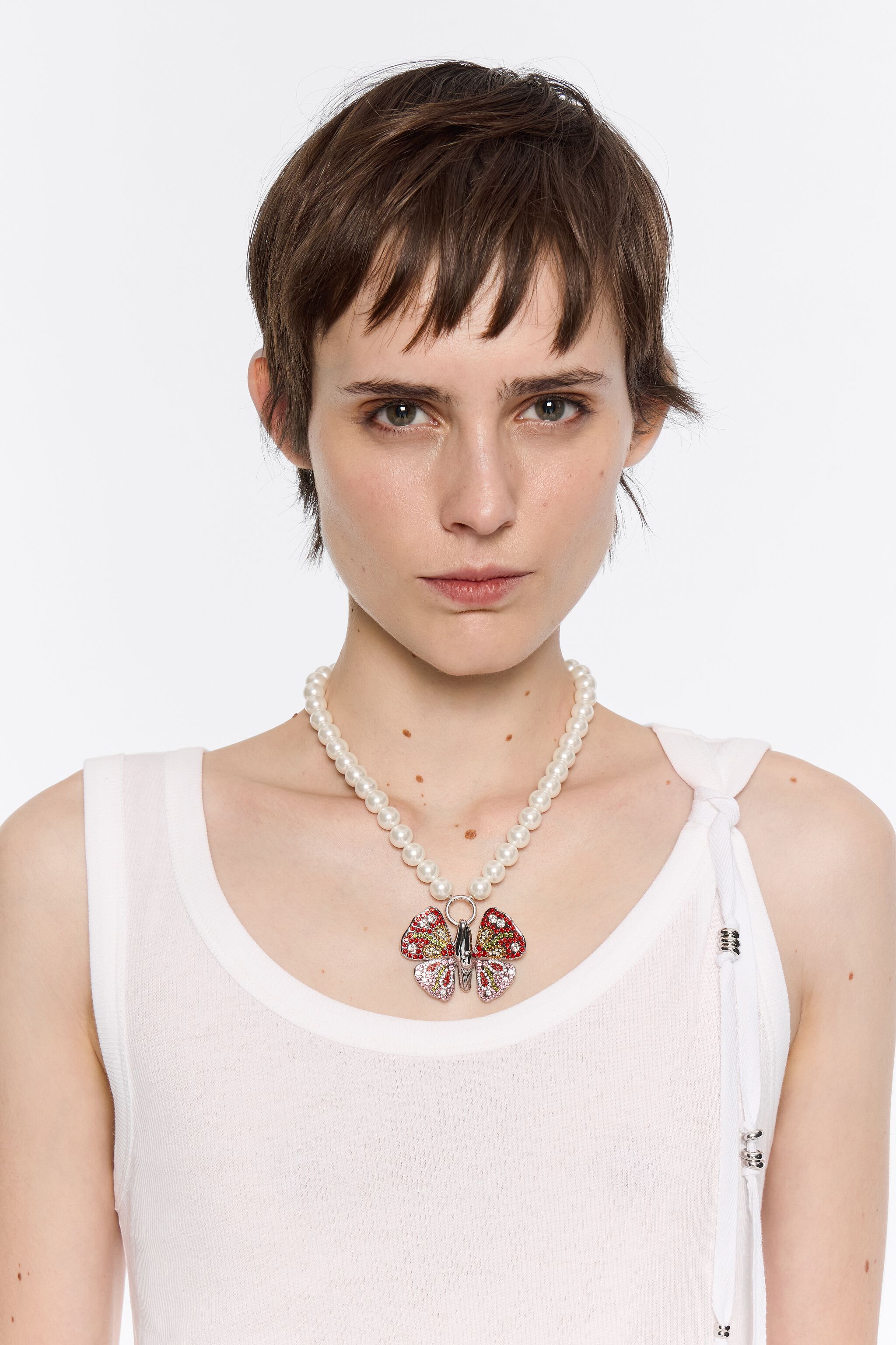 Crystal butterfly pearl necklace