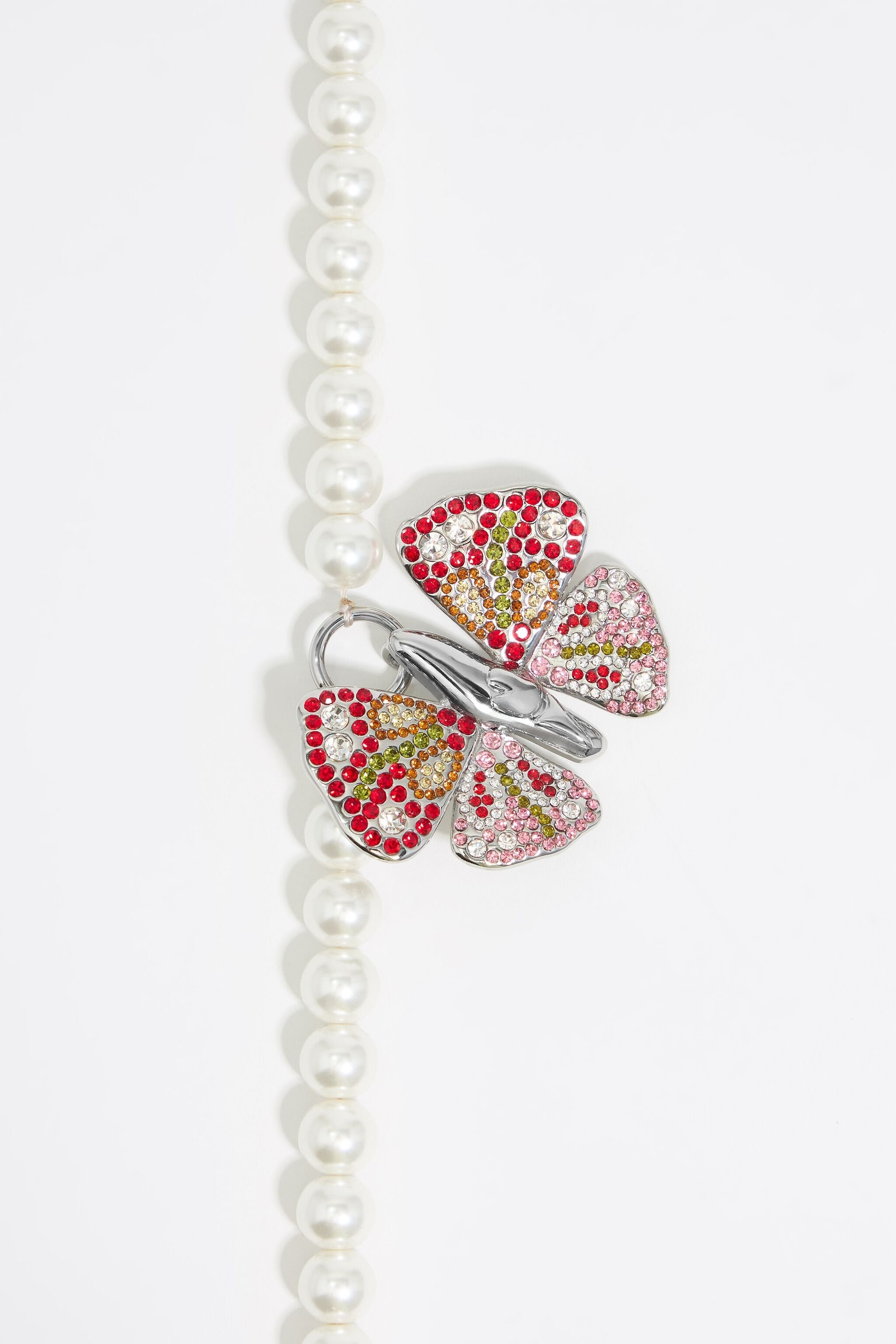 Crystal butterfly pearl necklace