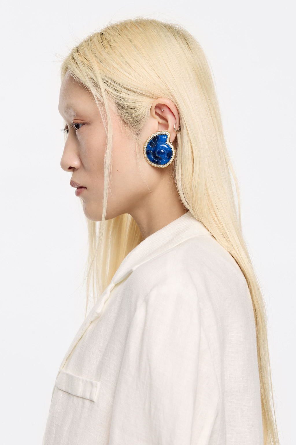 Blue resin shells earrings