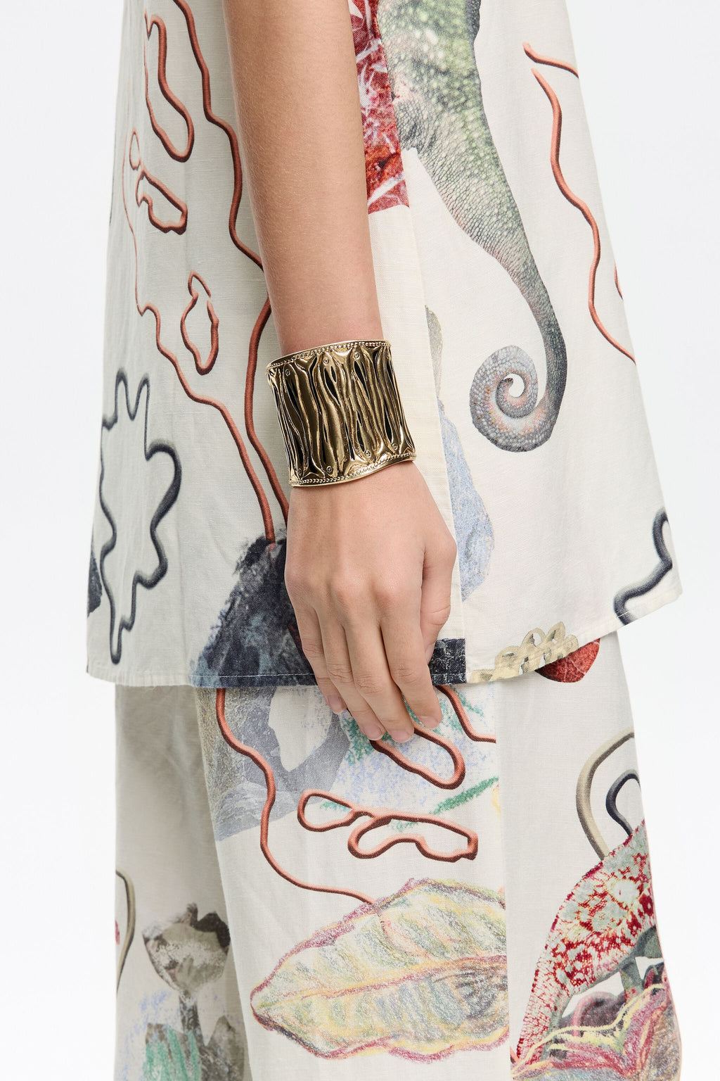 Gold fishes rigid bracelet