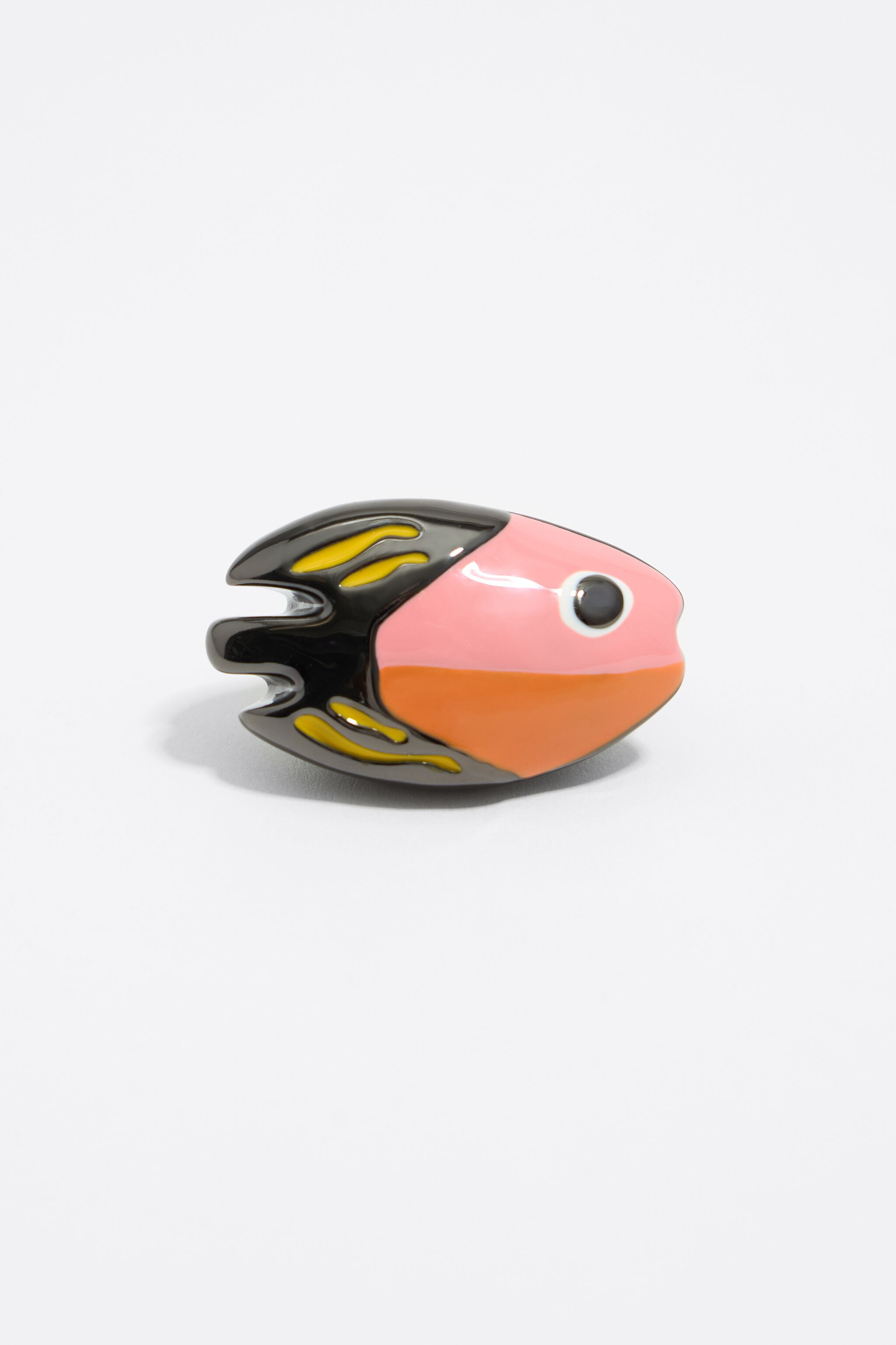 Black and pink fish ring