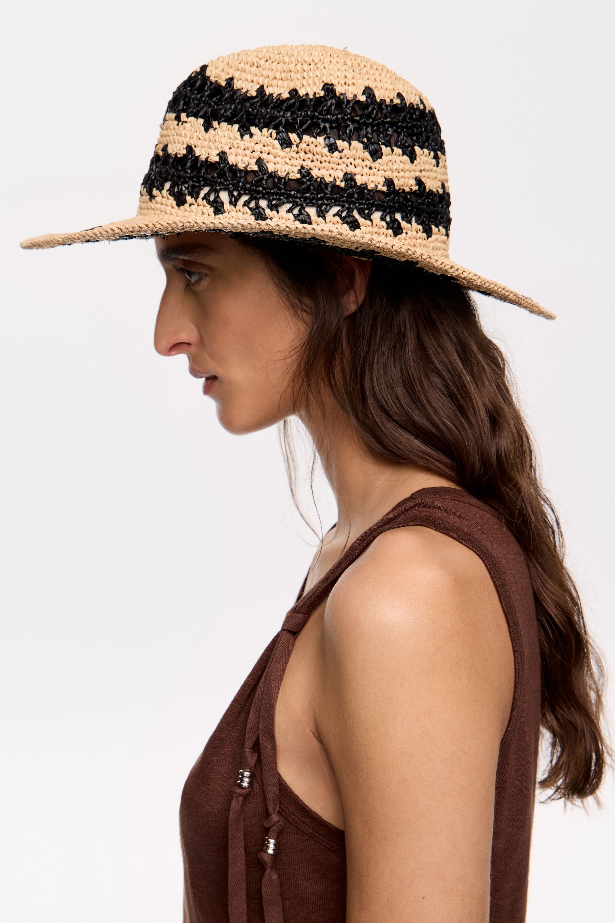 Black zigzag natural paper raffia hat