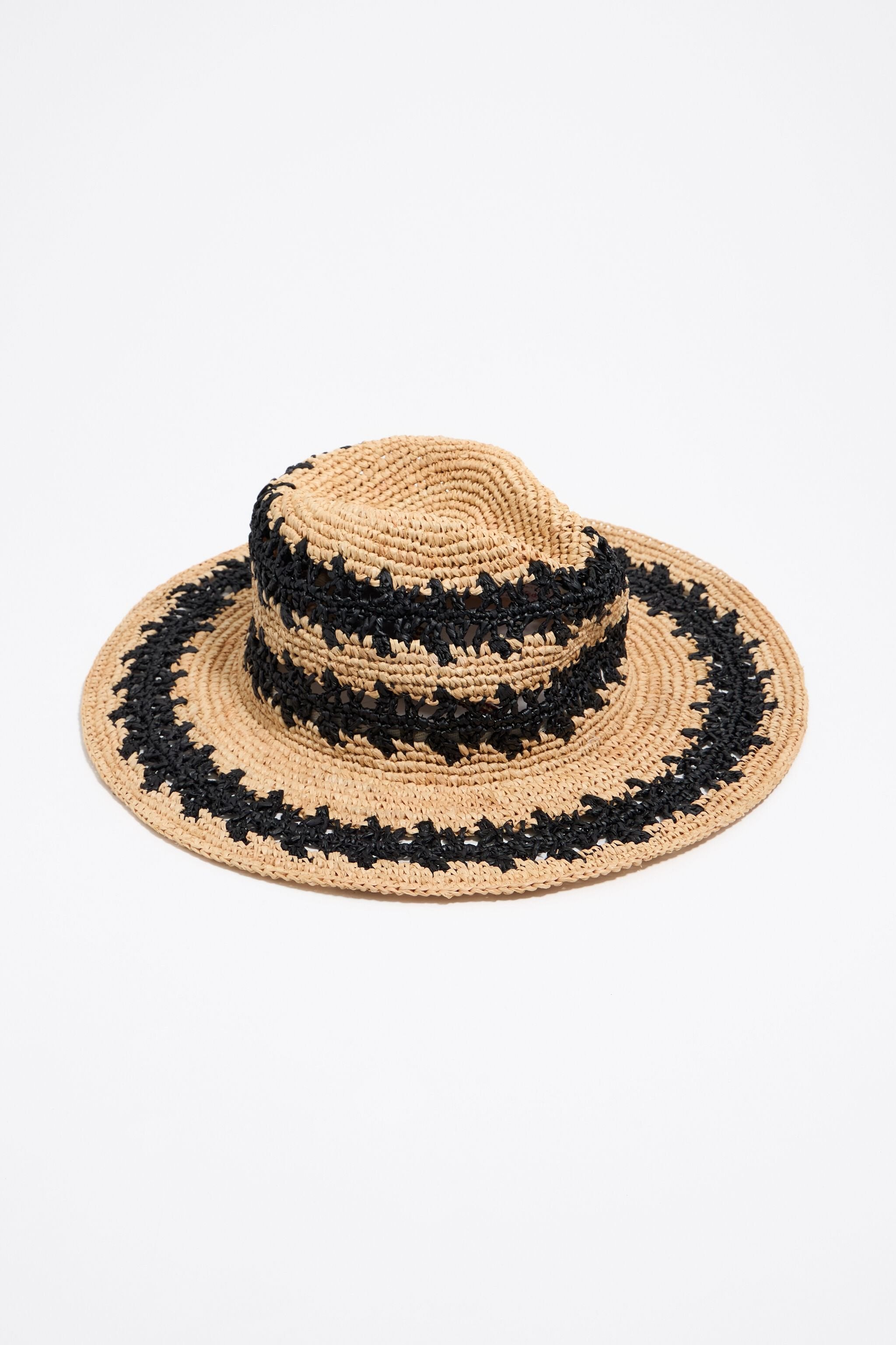 Black zigzag natural paper raffia hat