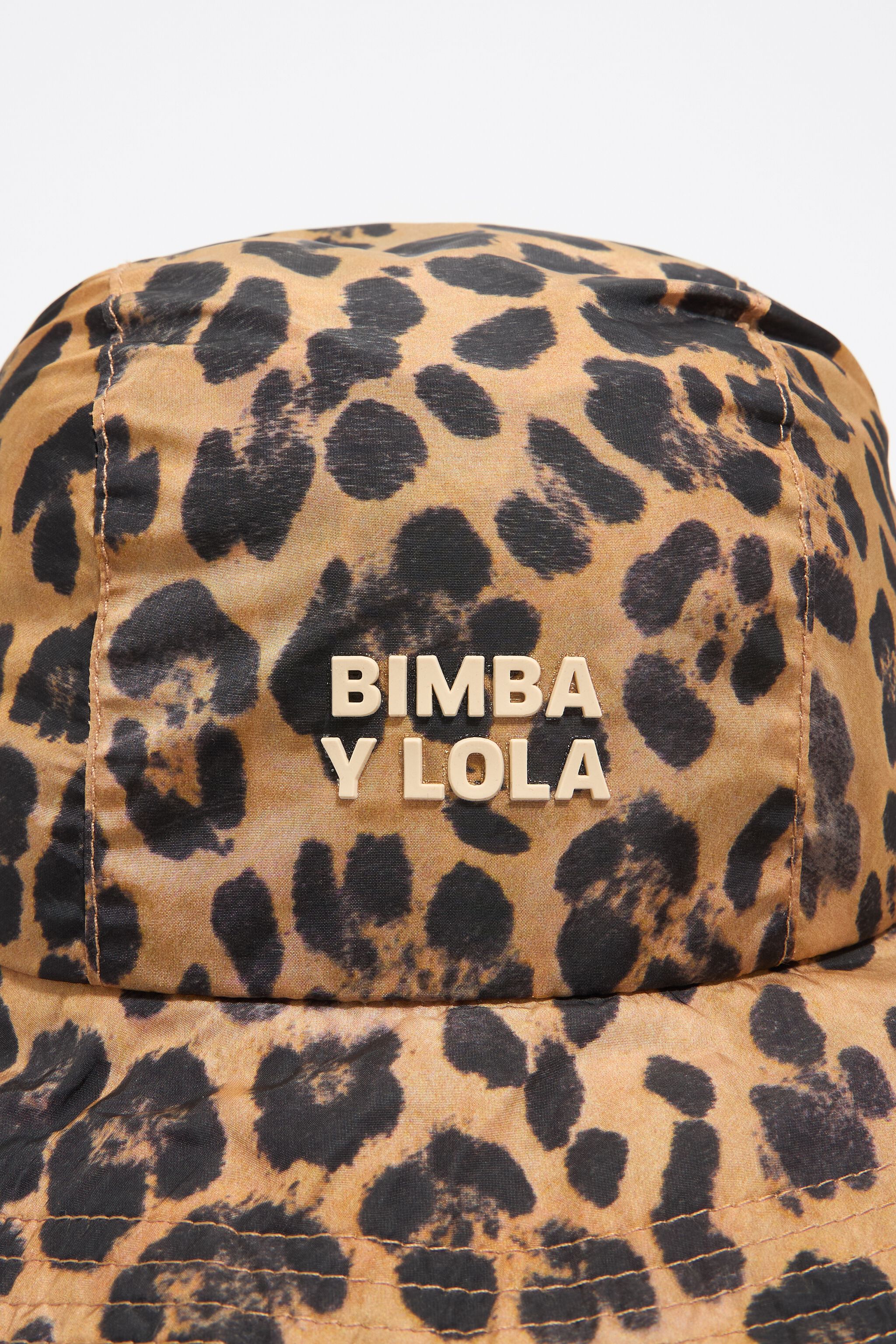 Leopard nylon bucket hat
