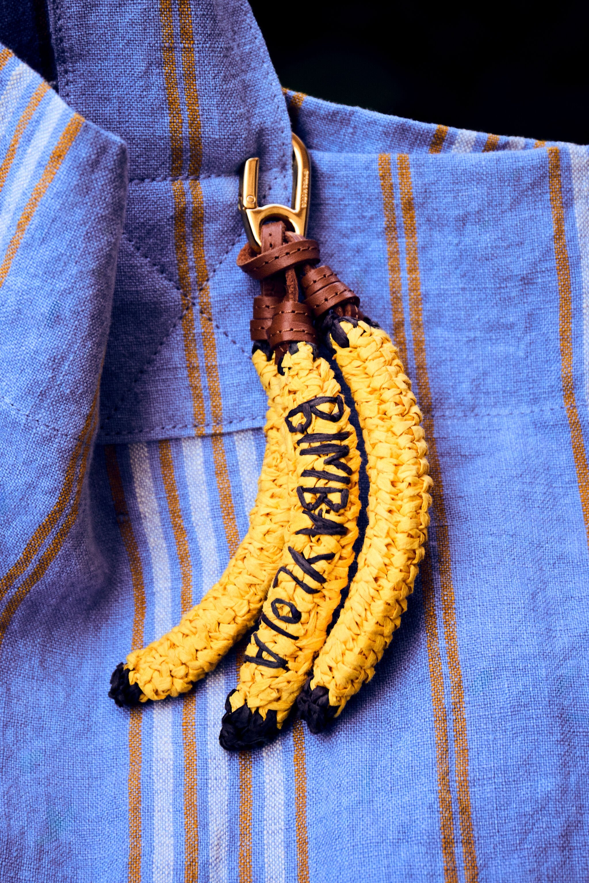 Raffia paper keychain bananas