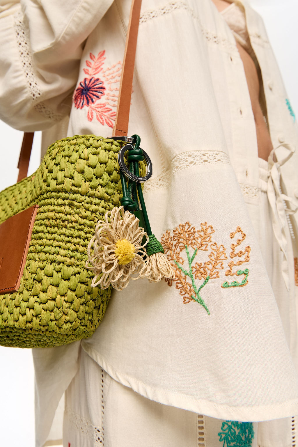 Raffia paper flowers keychain