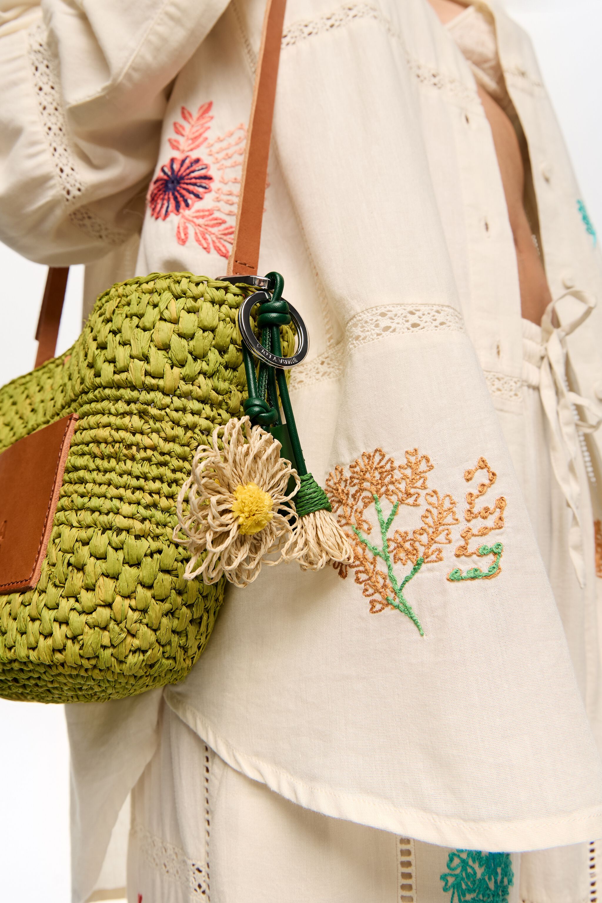 Raffia paper flowers keychain