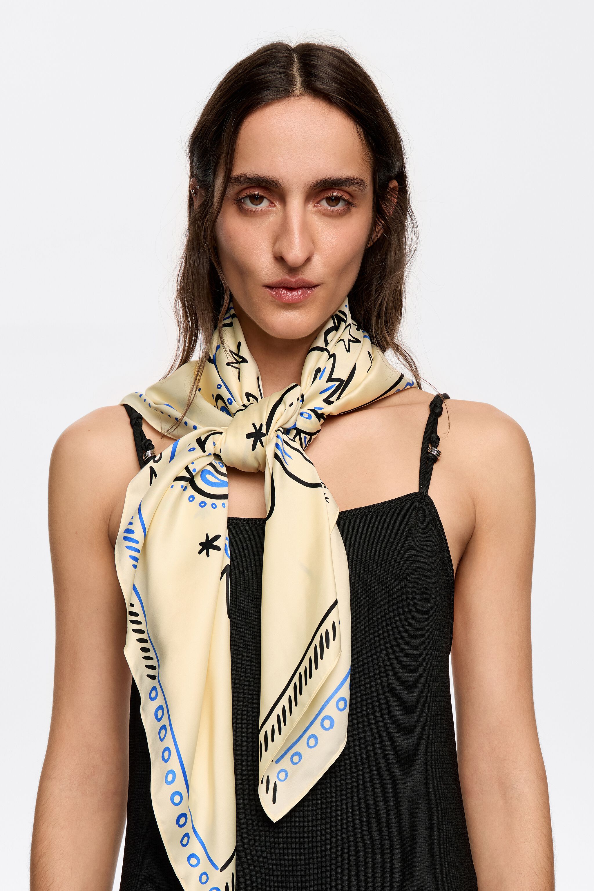 Vanilla line animal motif scarf