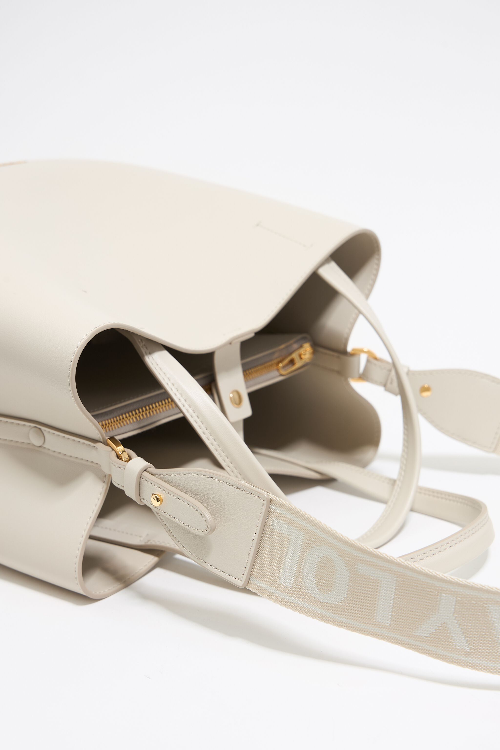 Large stone leather Chihuahua bag