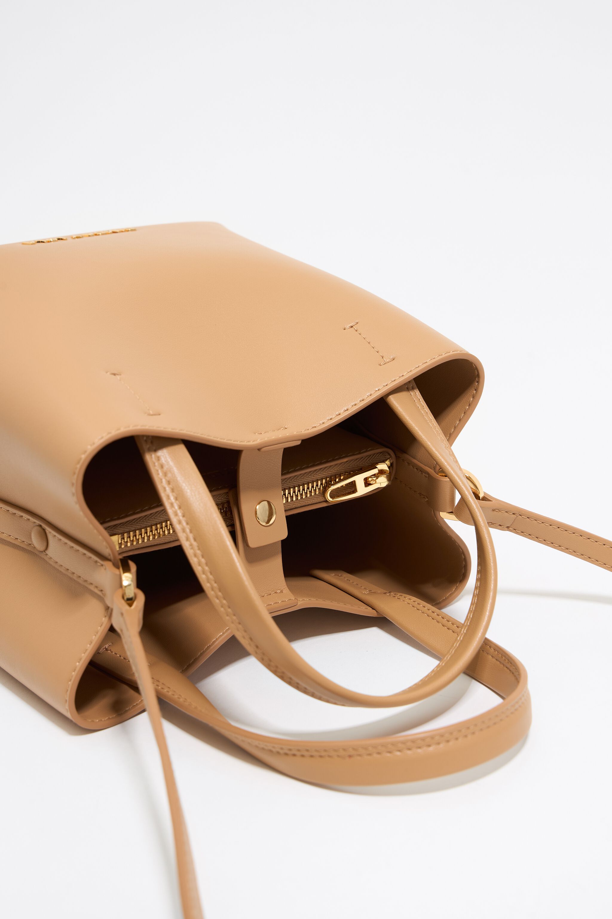 Small caramel leather Chihuahua bag