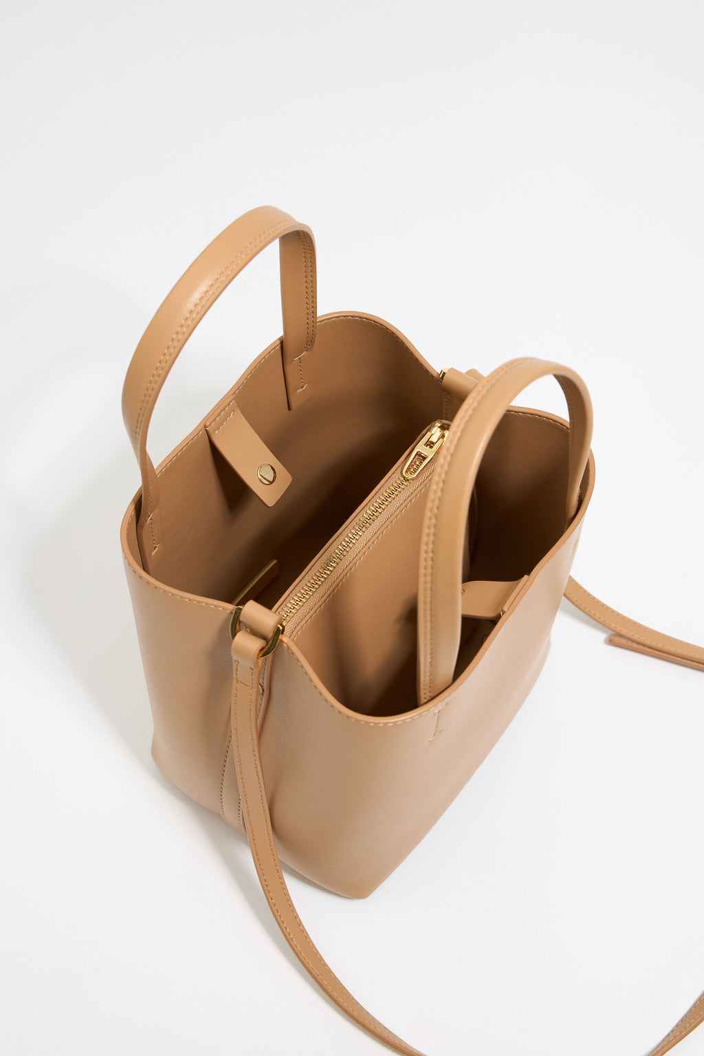 Small caramel leather Chihuahua bag