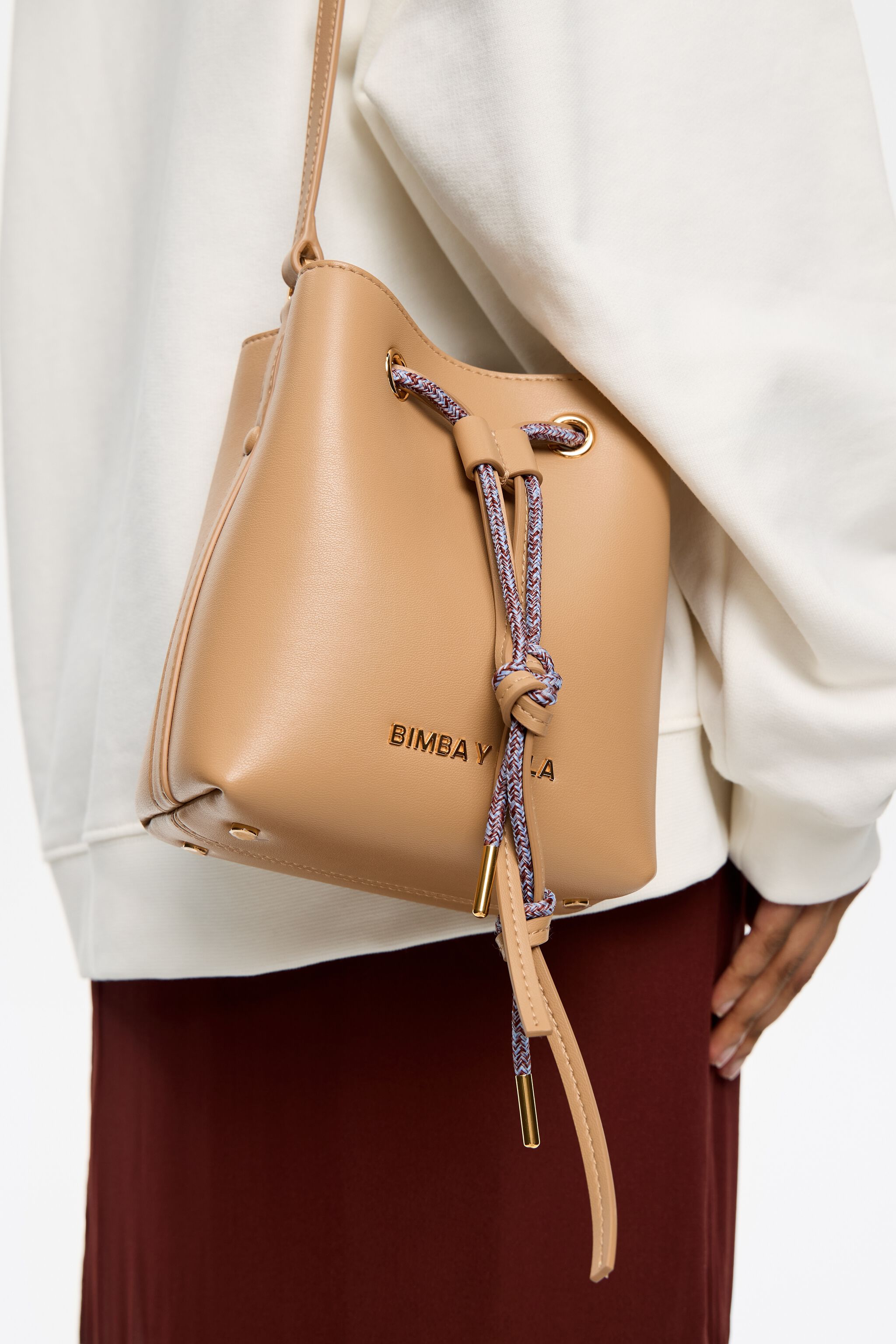 Mini caramel leather Chihuahua bucket bag
