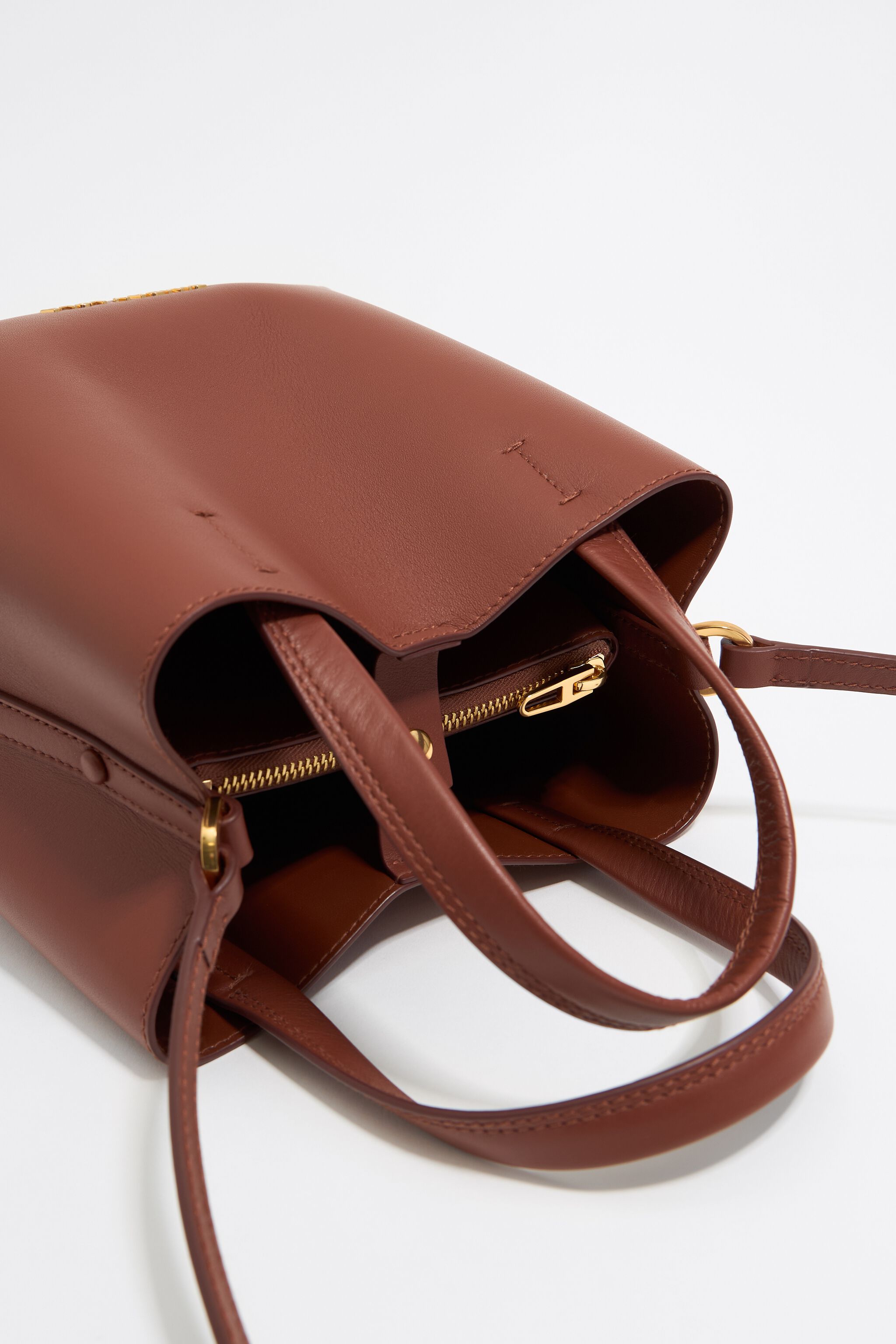 Small walnut leather Chihuahua bag