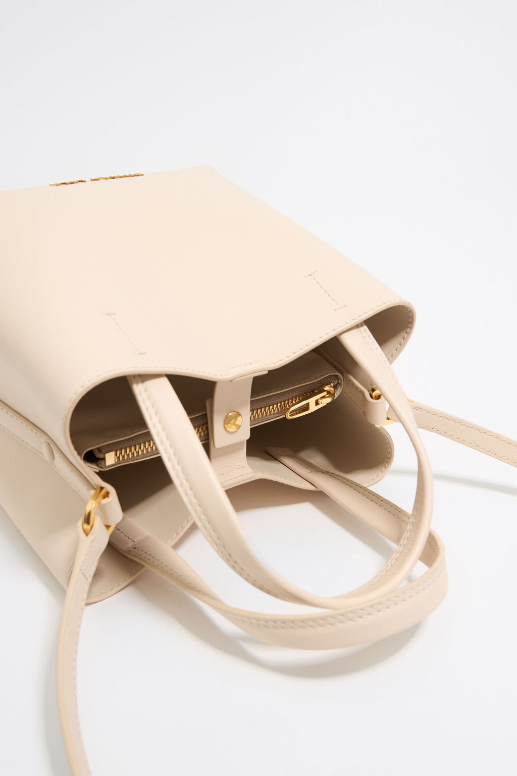 Small sand leather Chihuahua bag