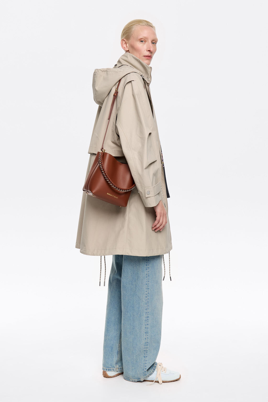 Small walnut leather Chihuahua bucket bag