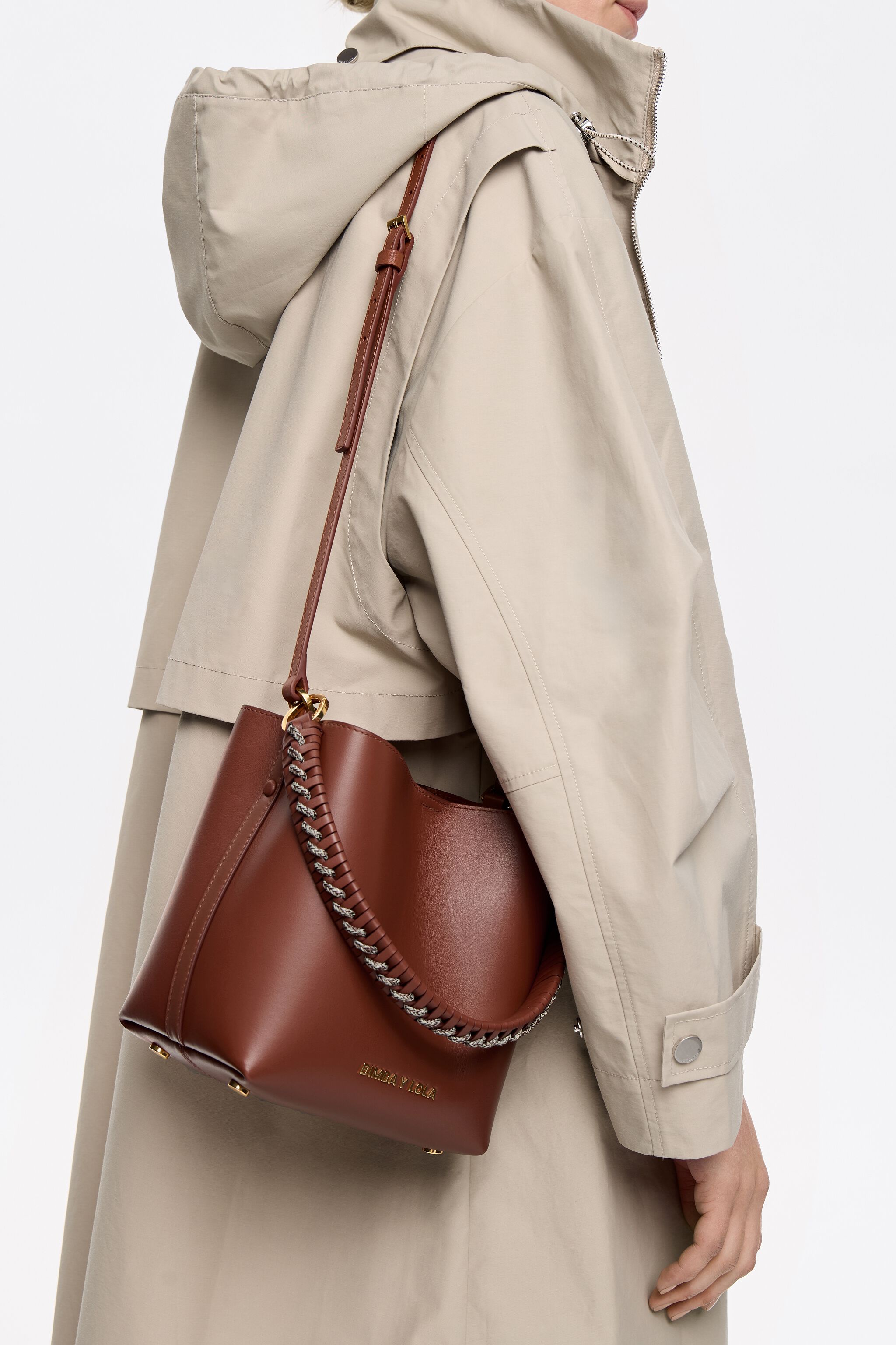 Small walnut leather Chihuahua bucket bag