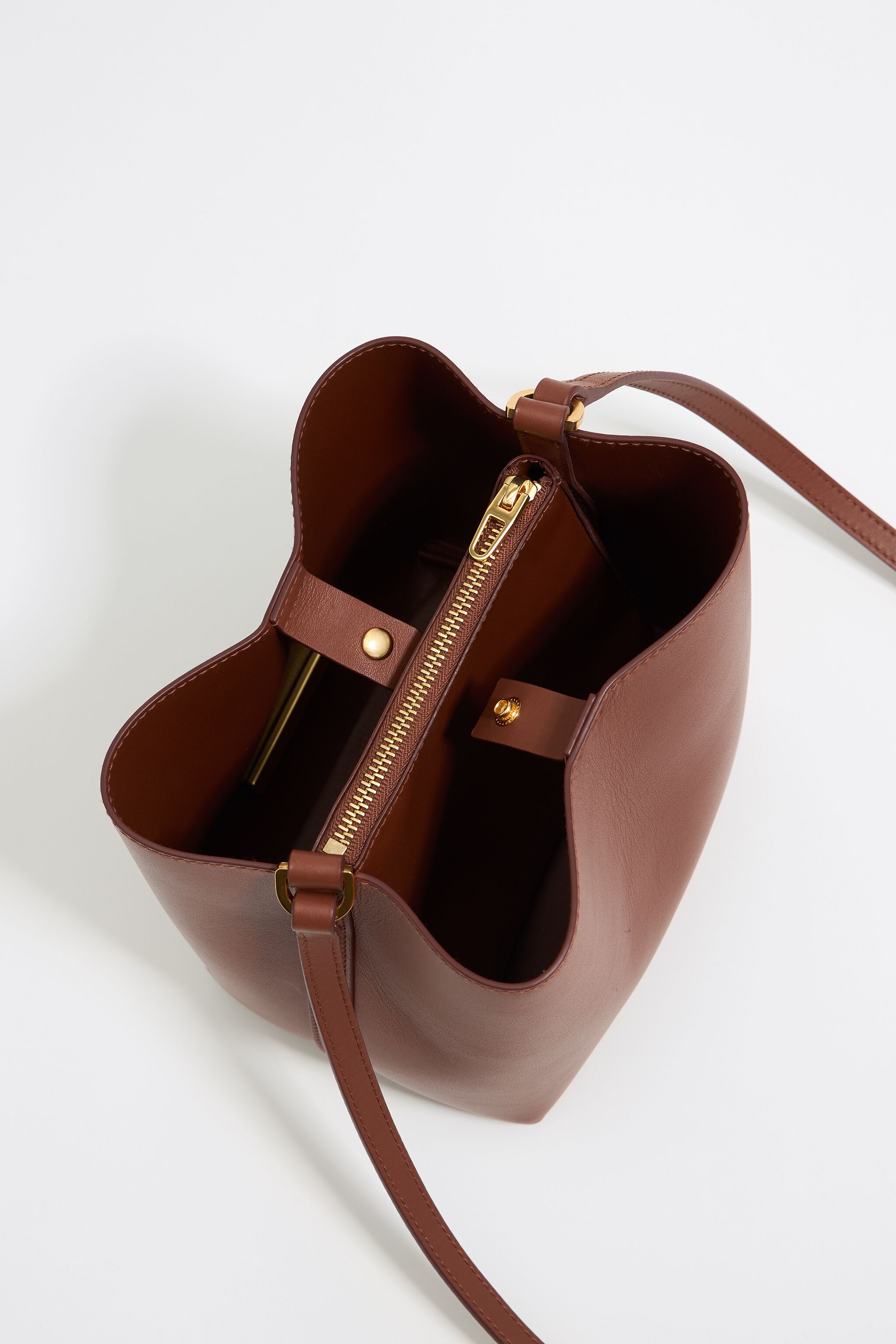 Small walnut leather Chihuahua bucket bag