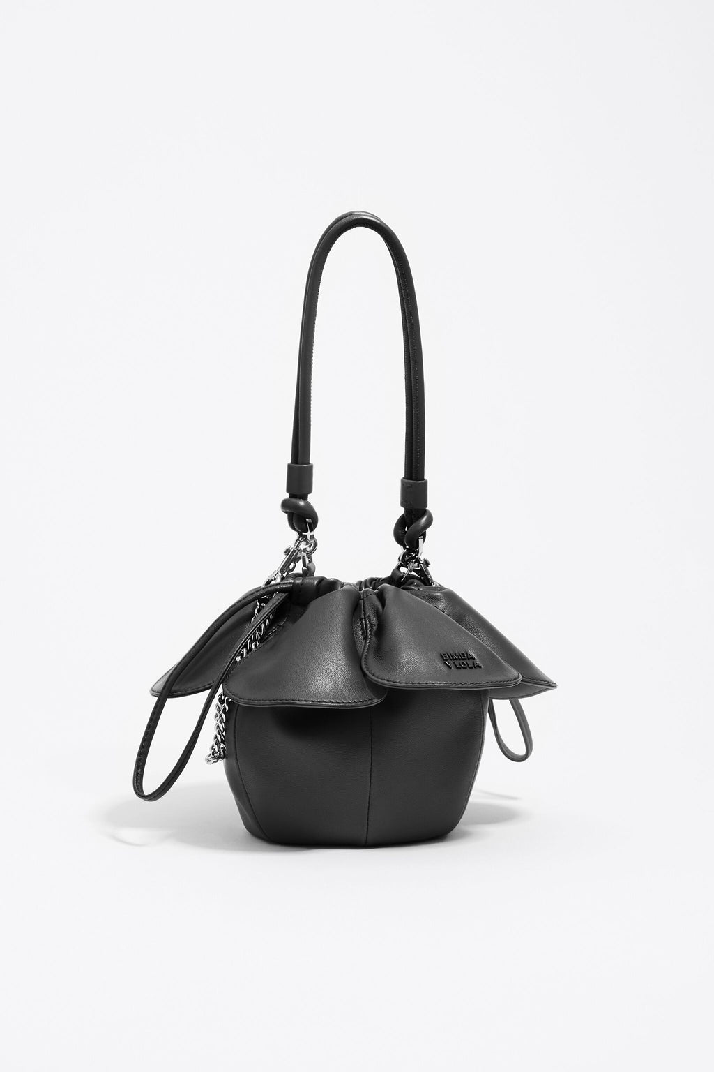 Black leather Pétalo bag