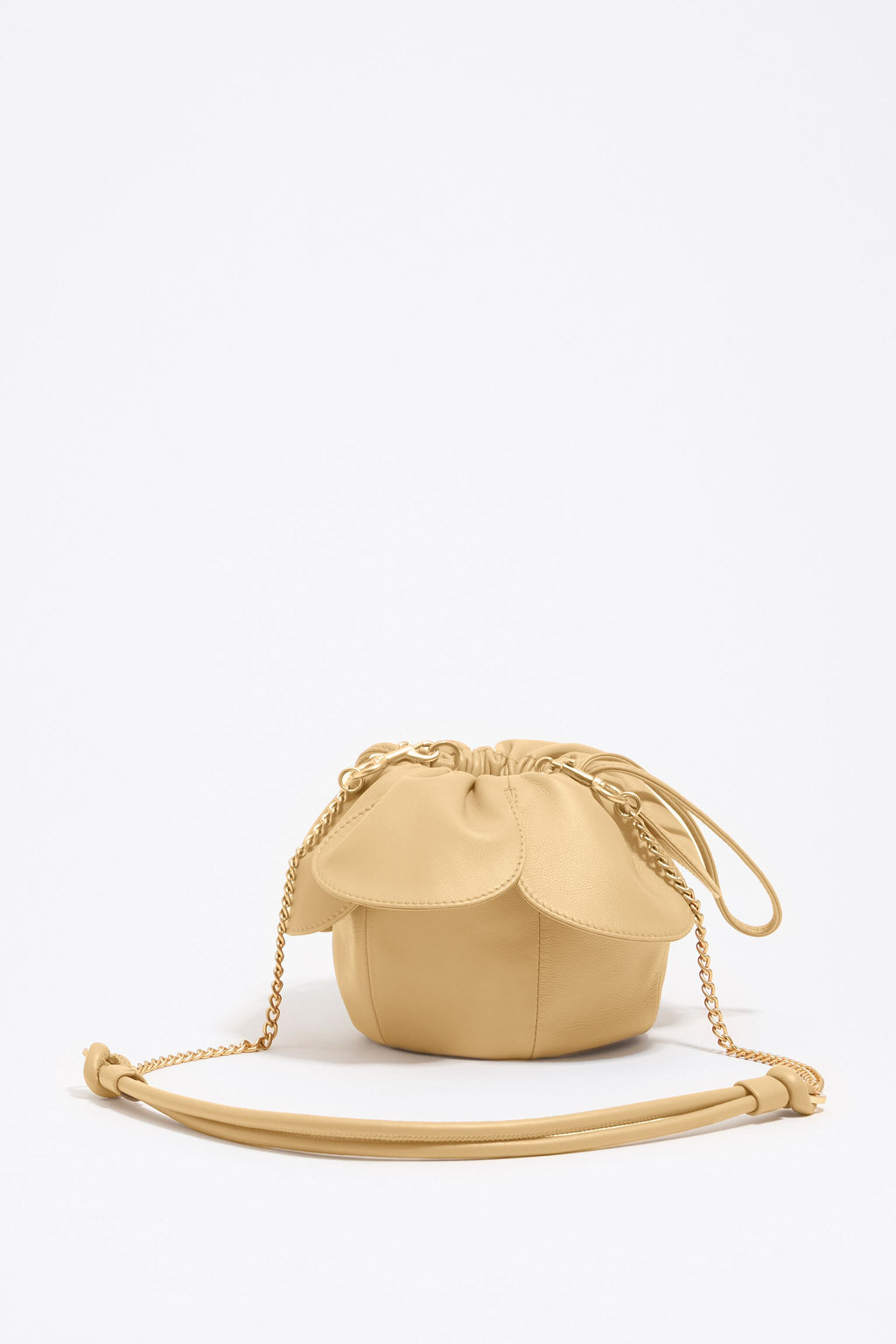 Vanilla leather Pétalo bag
