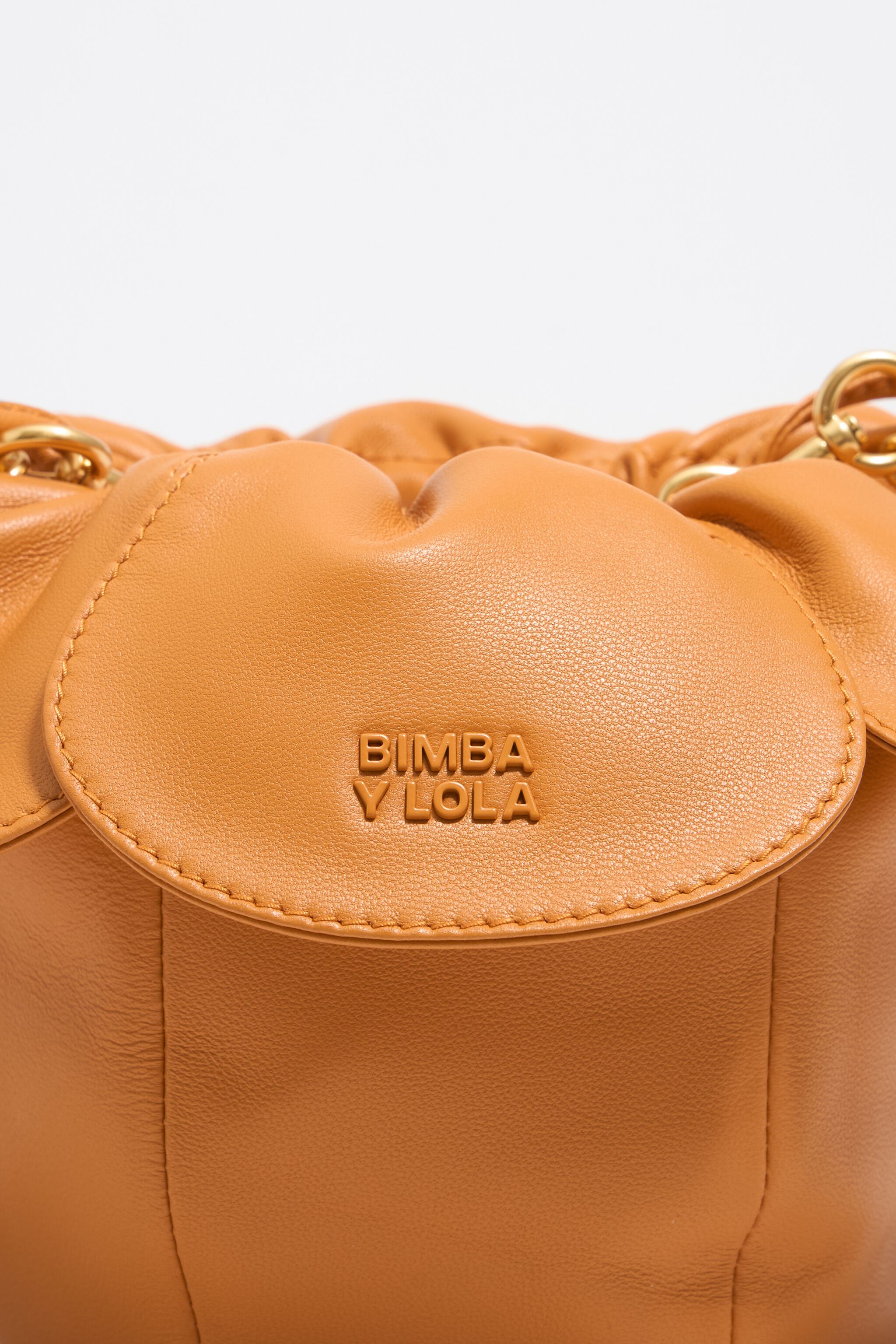 Turmeric leather Pétalo bag